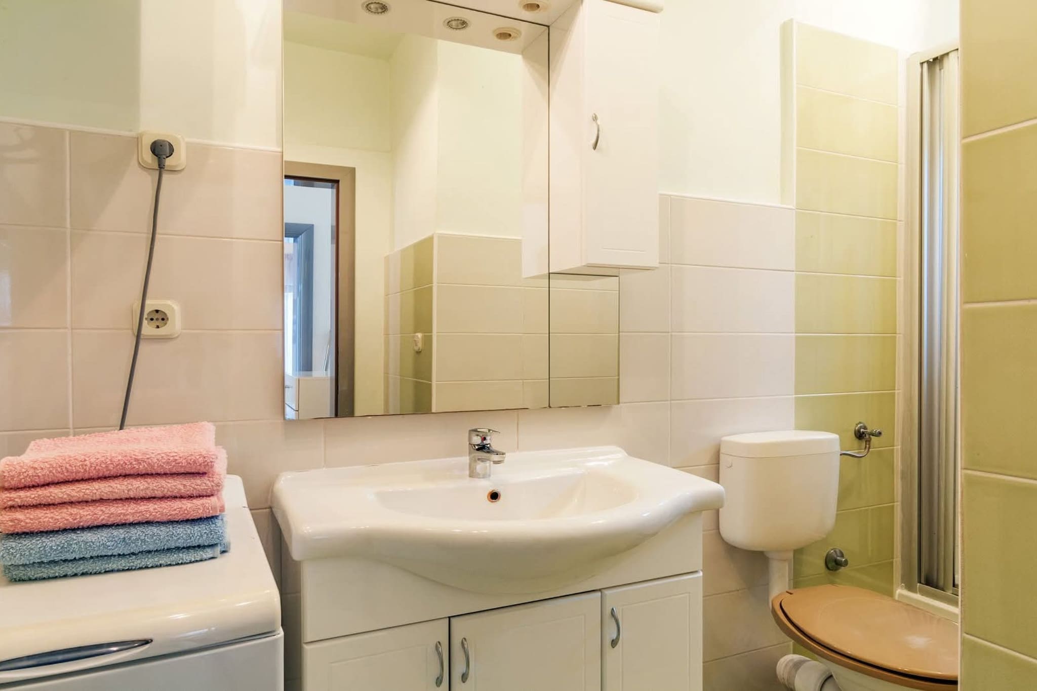 Angelo's Apartments  - Two Bedroom Apartment  with Balcony (Laura) - Badkamer
