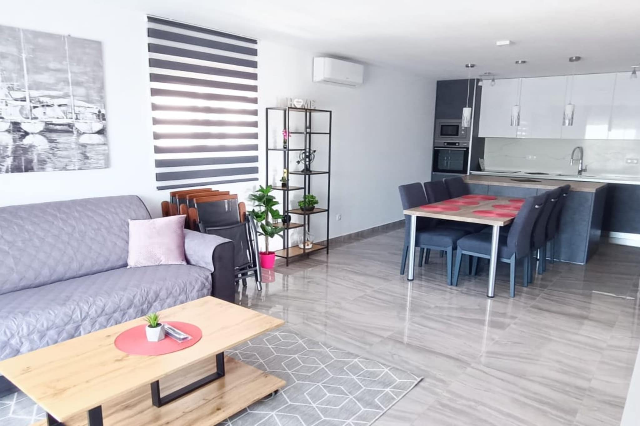 Dalmatia Apartments - Three Bedroom Apartment with  Balcony and Sea View 7