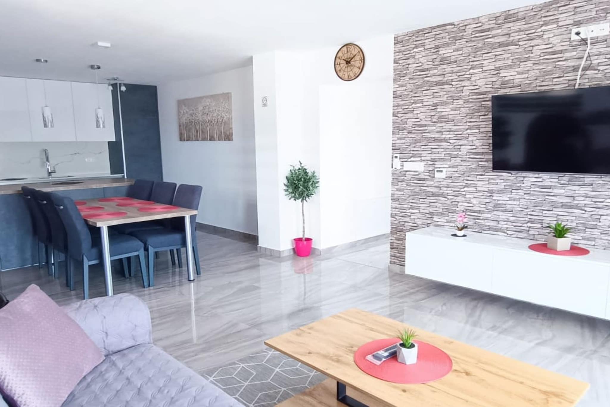 Dalmatia Apartments - Three Bedroom Apartment with  Balcony and Sea View 7 - Woonkamer