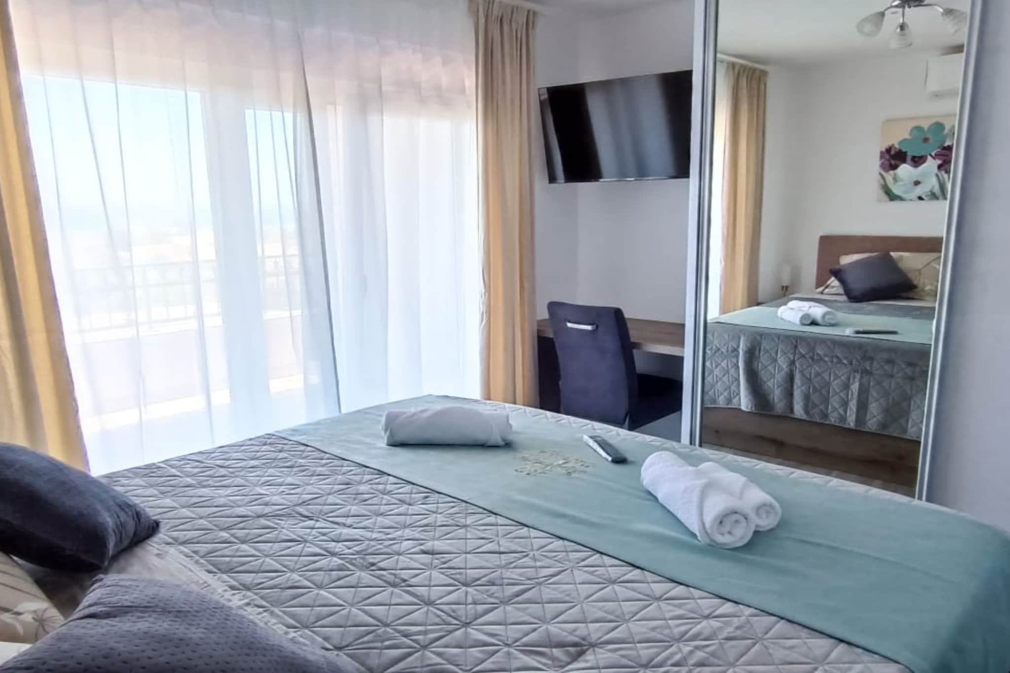 Dalmatia Apartments - Three Bedroom Apartment with  Balcony and Sea View 7