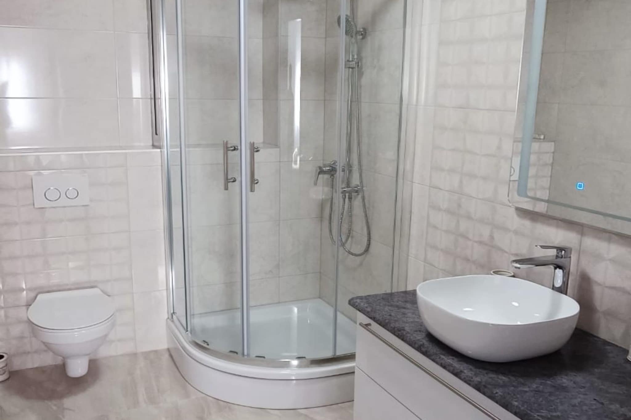 Dalmatia Apartments - Three Bedroom Apartment with  Balcony and Sea View 7 - Badkamer