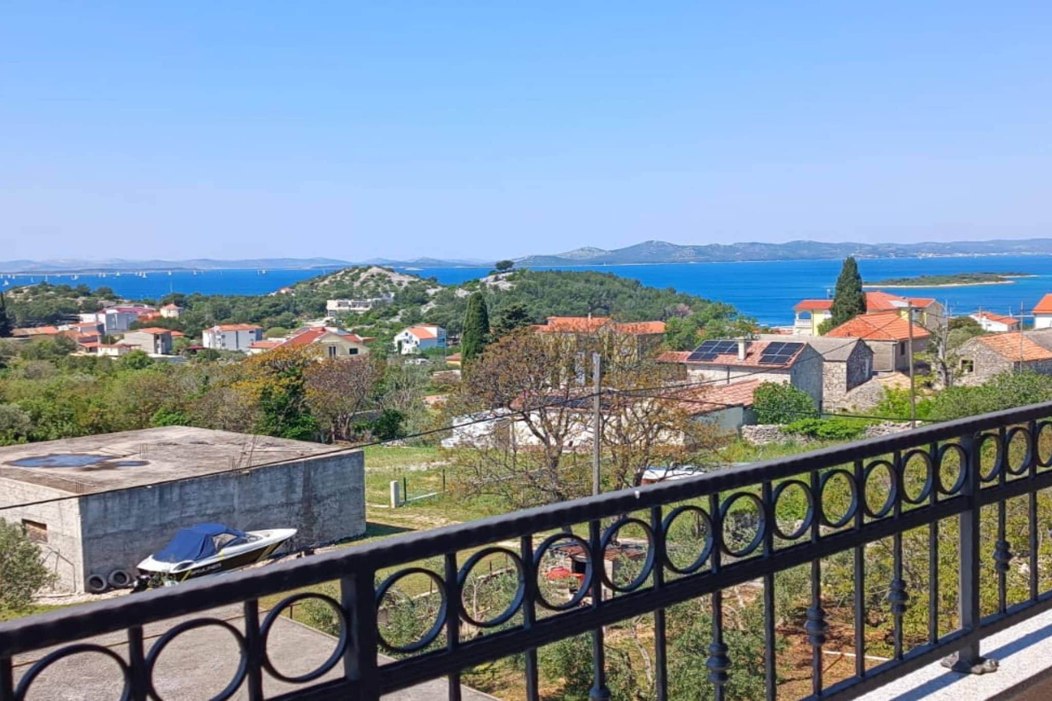 Dalmatia Apartments - Three Bedroom Apartment with  Balcony and Sea View 7