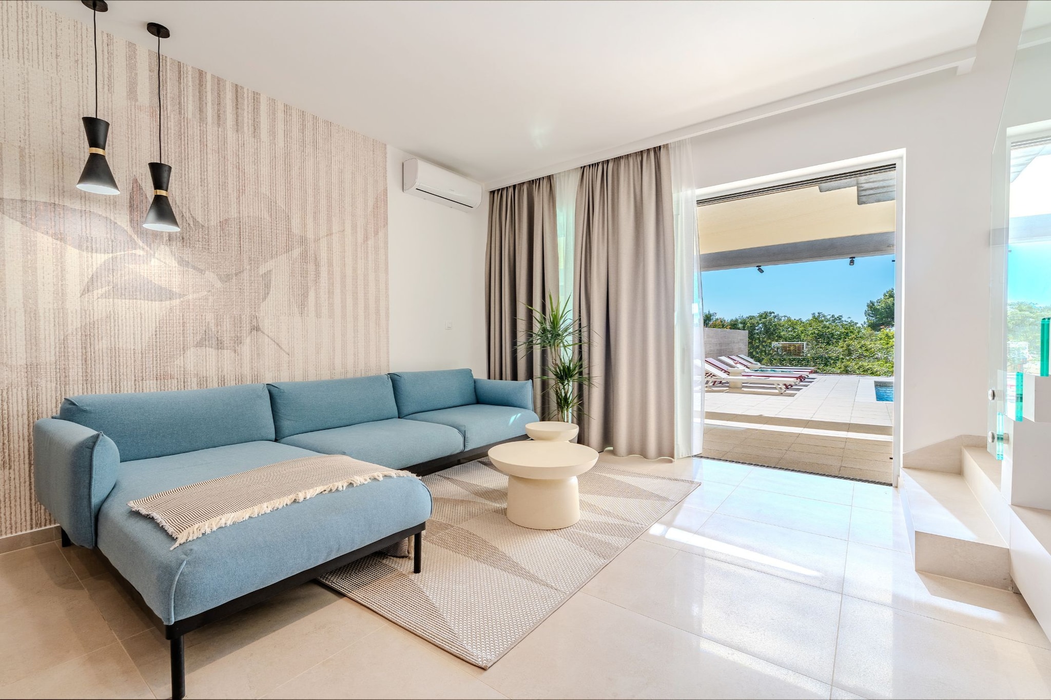 Villa Nexia with pool - Binnen