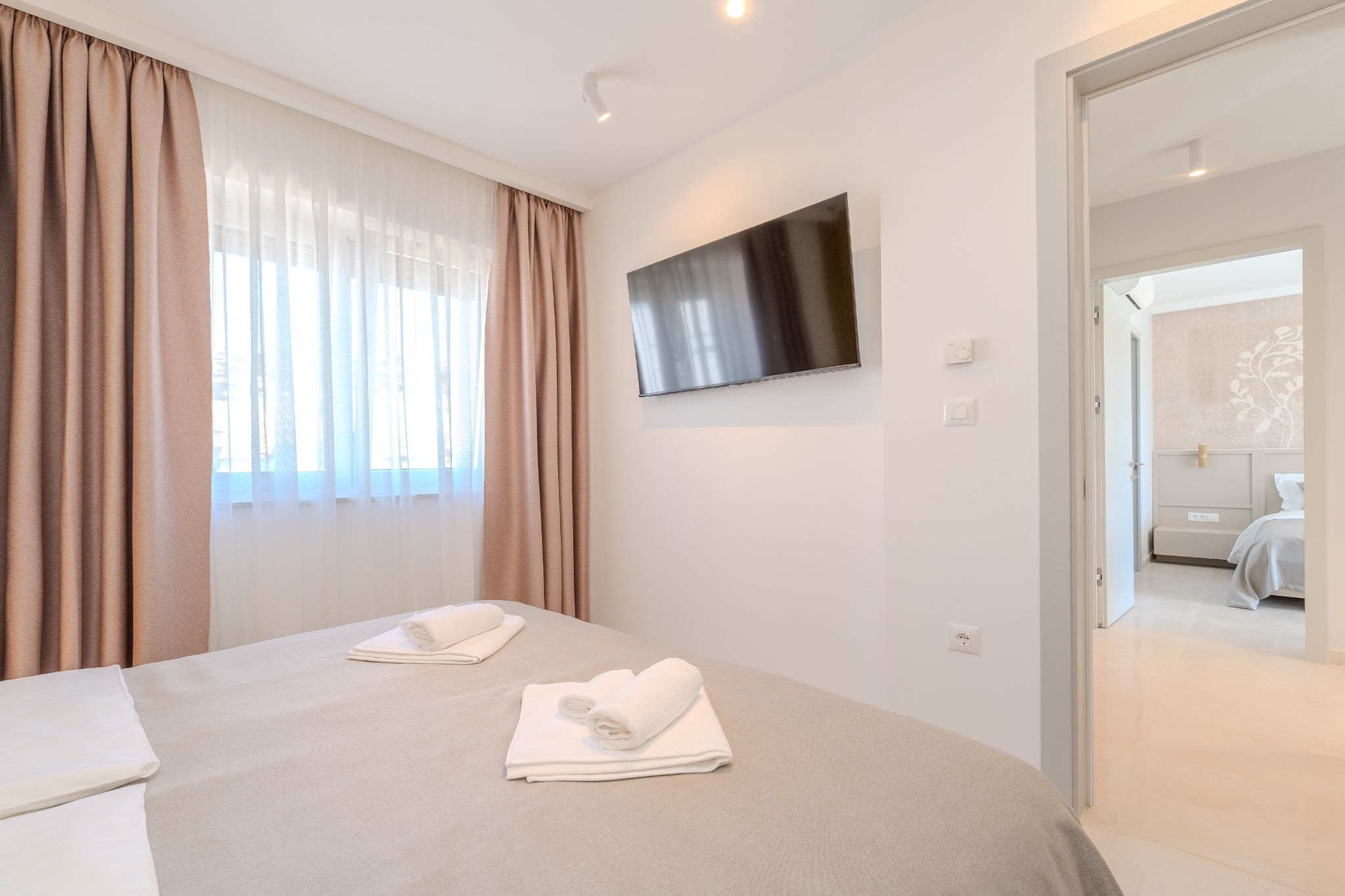 Villa Axia with pool - Chambre