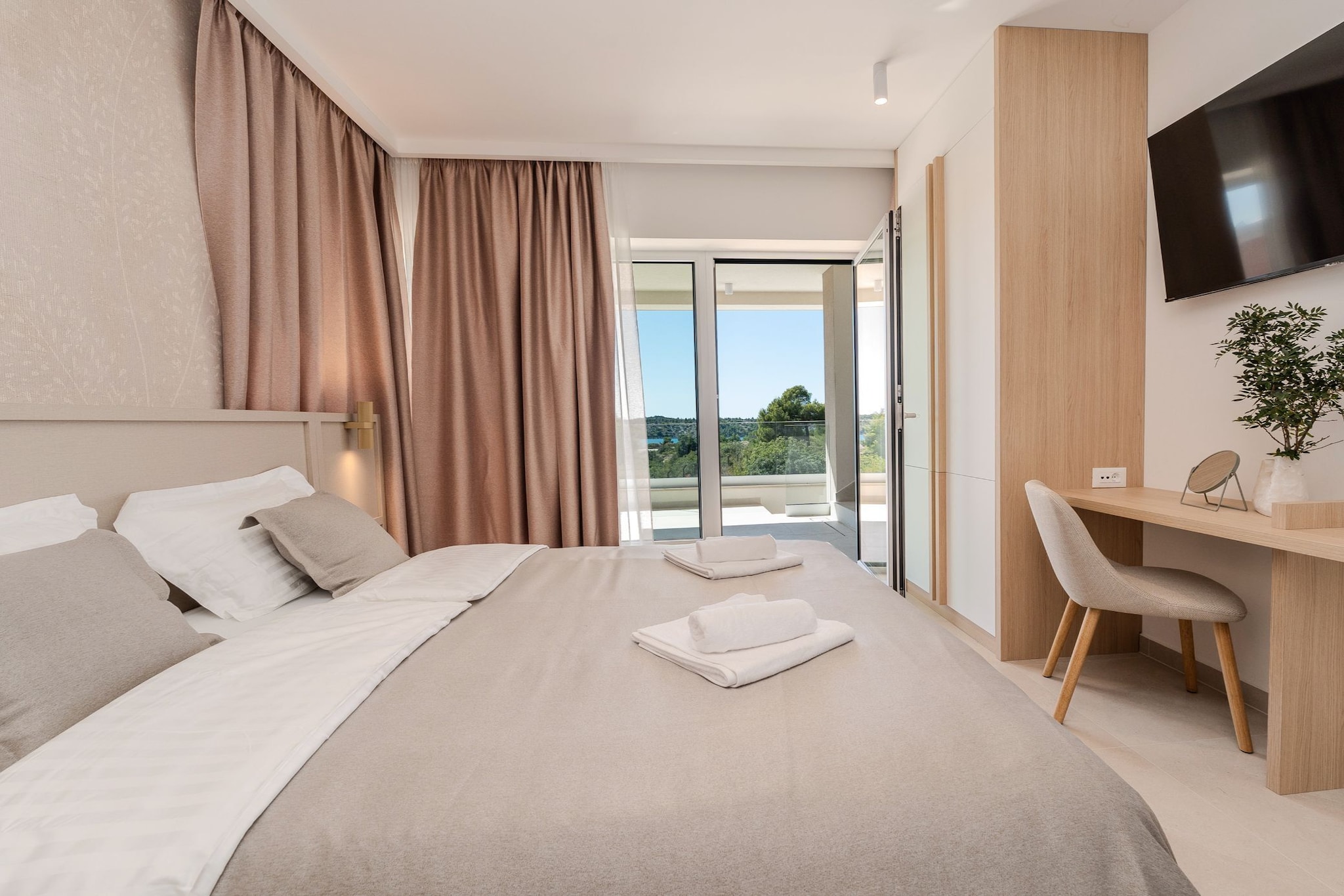 Villa Axia with pool - Chambre