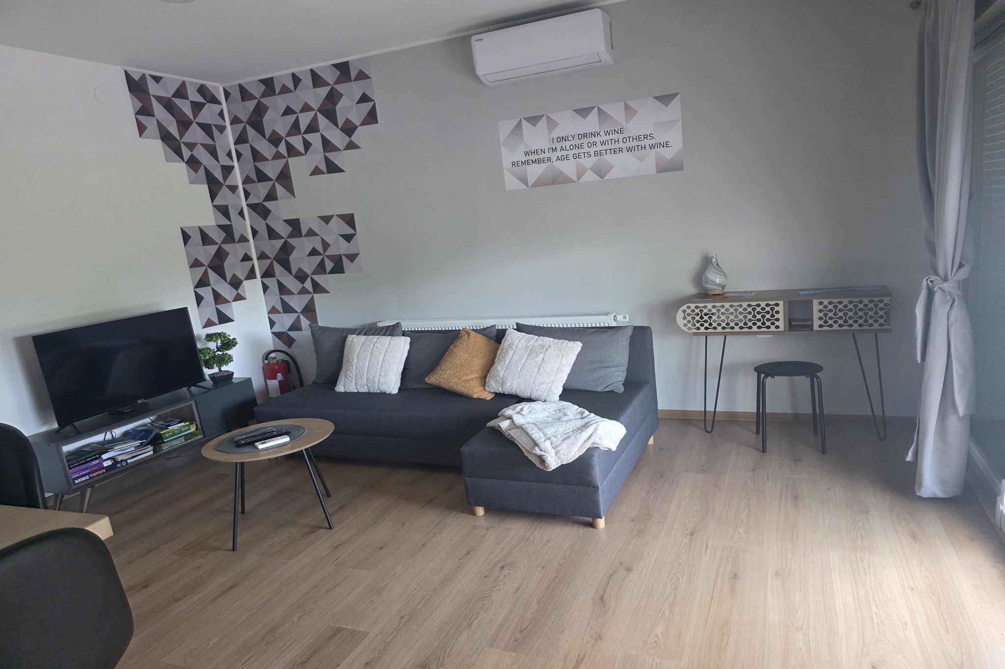 Vacation Home Rose - Holiday Home with Terrace - Binnen