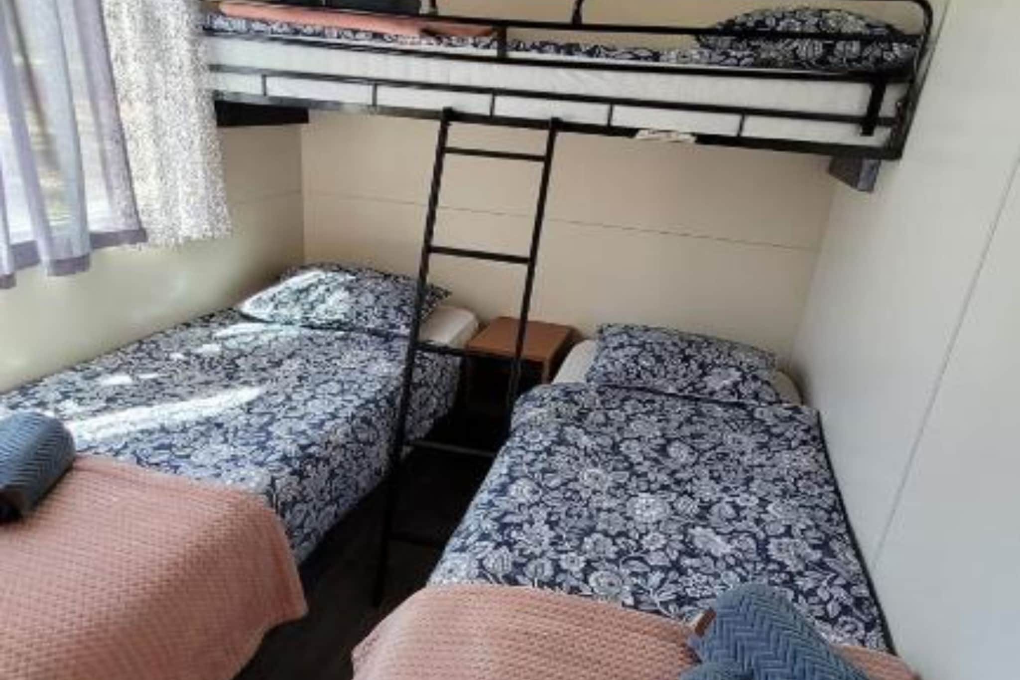 Mobile Home Nalani- Two Bedroom Mobile Home - Slaapkamer