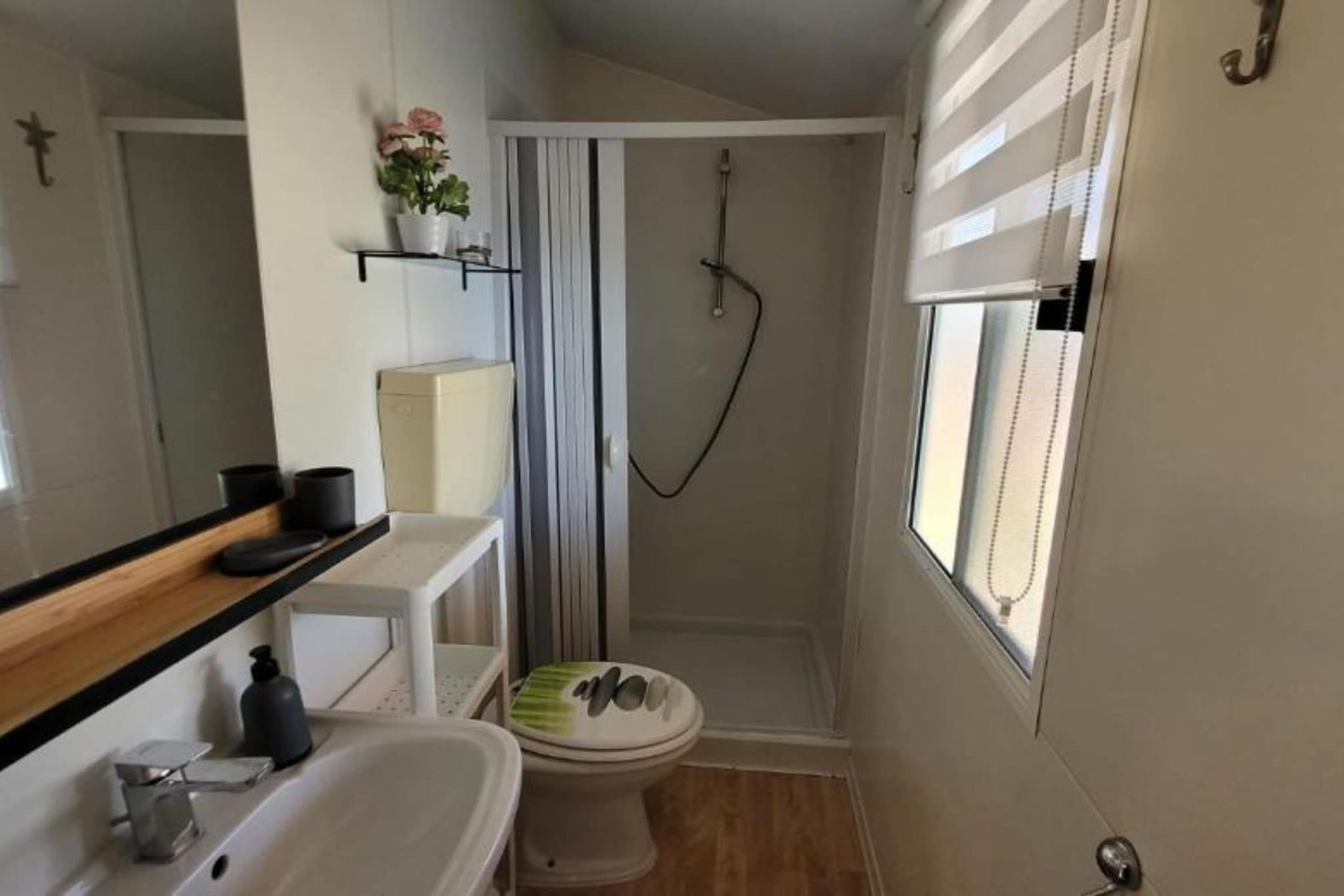 Mobile Home Nalani- Two Bedroom Mobile Home - Badkamer
