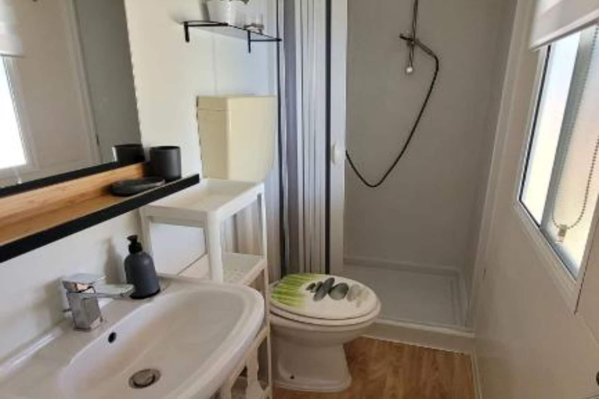 Mobile Home Nalani- Two Bedroom Mobile Home - Badkamer