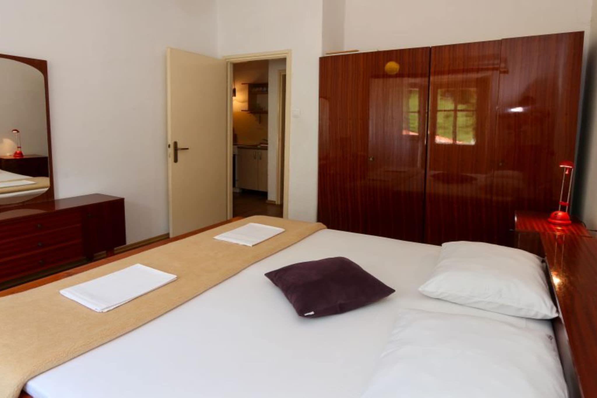 Apartments Trojanović - Three Bedroom Apartment with Sea View and Balcony