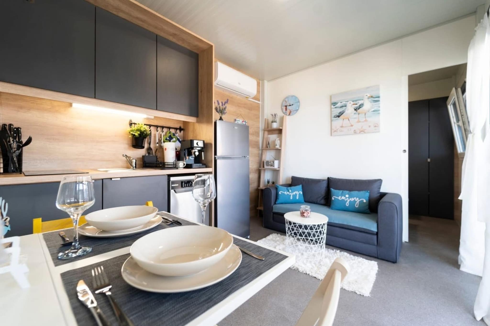 Mobile Home Paradise - Two Bedroom Mobile Home with Terrace
