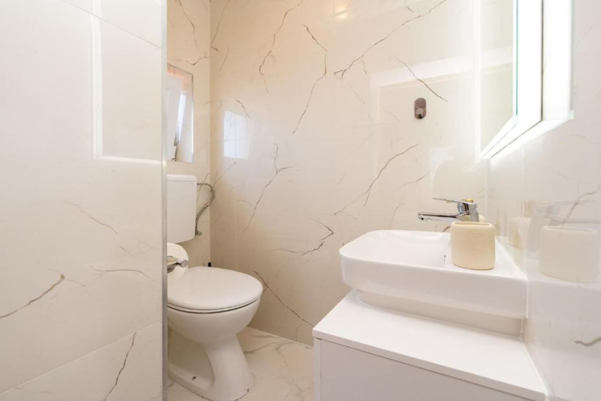 Bračić Premium Apartments with Outdoor Pool and Sauna - One Bedroom Apartment with Balcony - Badezimmer