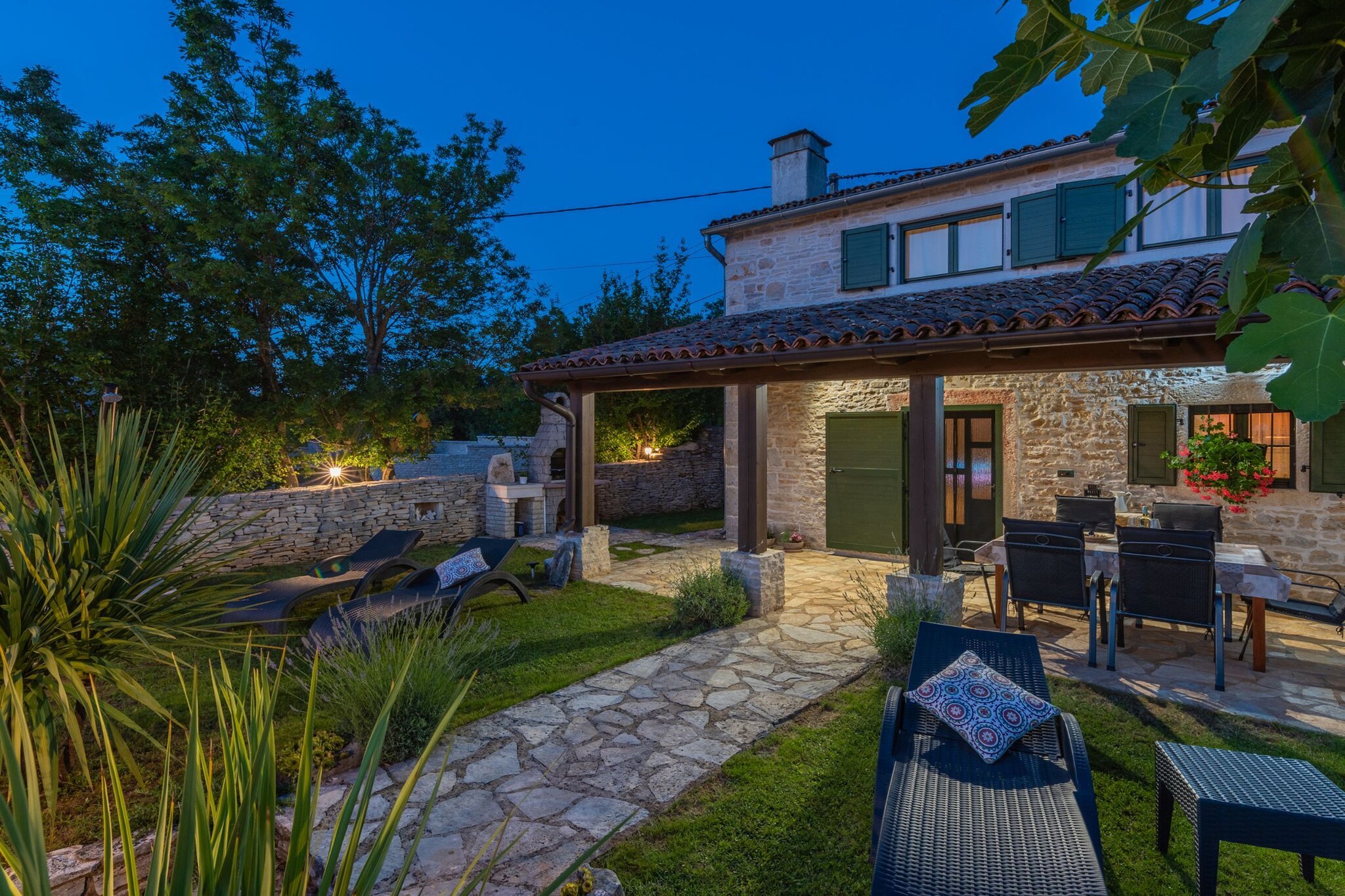 Rustical Stone House Kanfanar with Pool - Two Bedroom Holiday Home with Pool - Buitenlucht