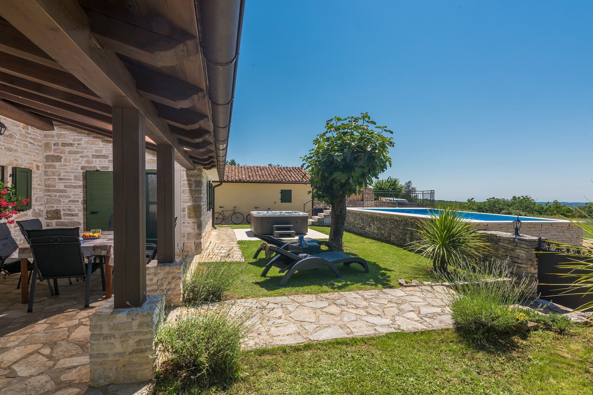 Rustical Stone House Kanfanar with Pool - Two Bedroom Holiday Home with Pool - Tuinen zomer