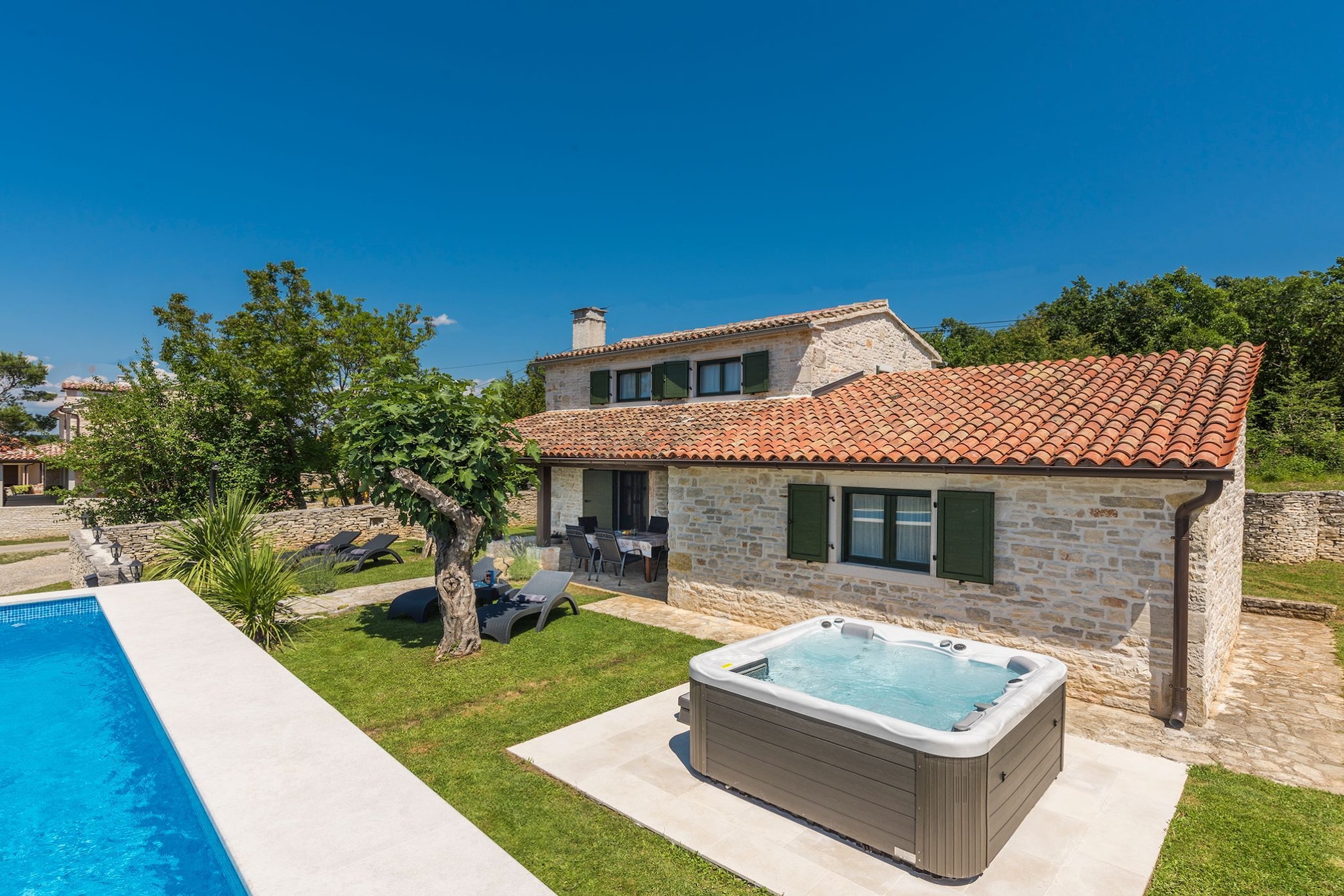 Rustical Stone House Kanfanar with Pool - Two Bedroom Holiday Home with Pool - Buitenlucht