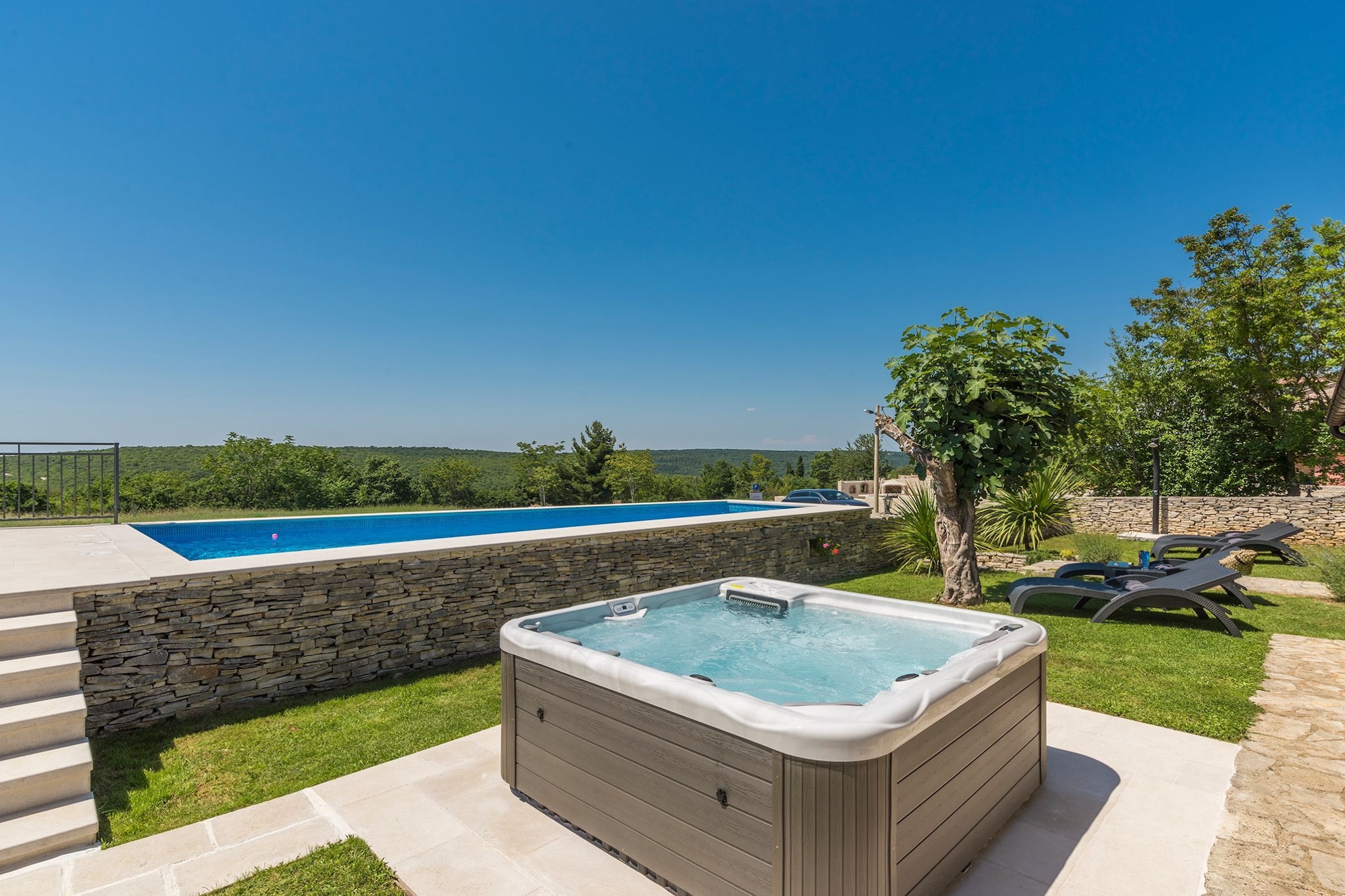 Rustical Stone House Kanfanar with Pool - Two Bedroom Holiday Home with Pool - Buitenlucht