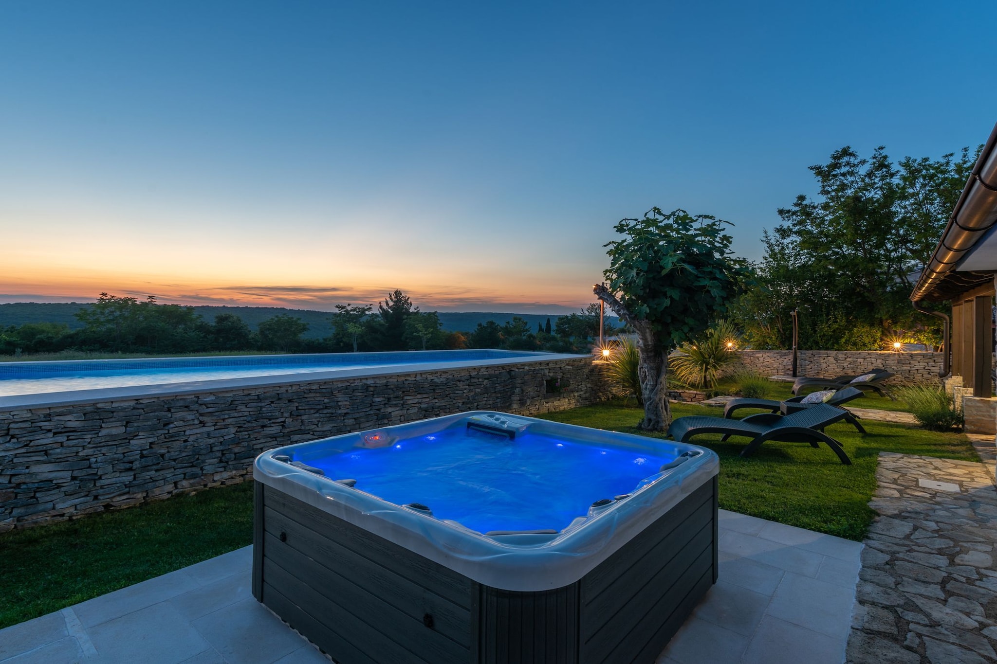 Rustical Stone House Kanfanar with Pool - Two Bedroom Holiday Home with Pool - Buitenlucht