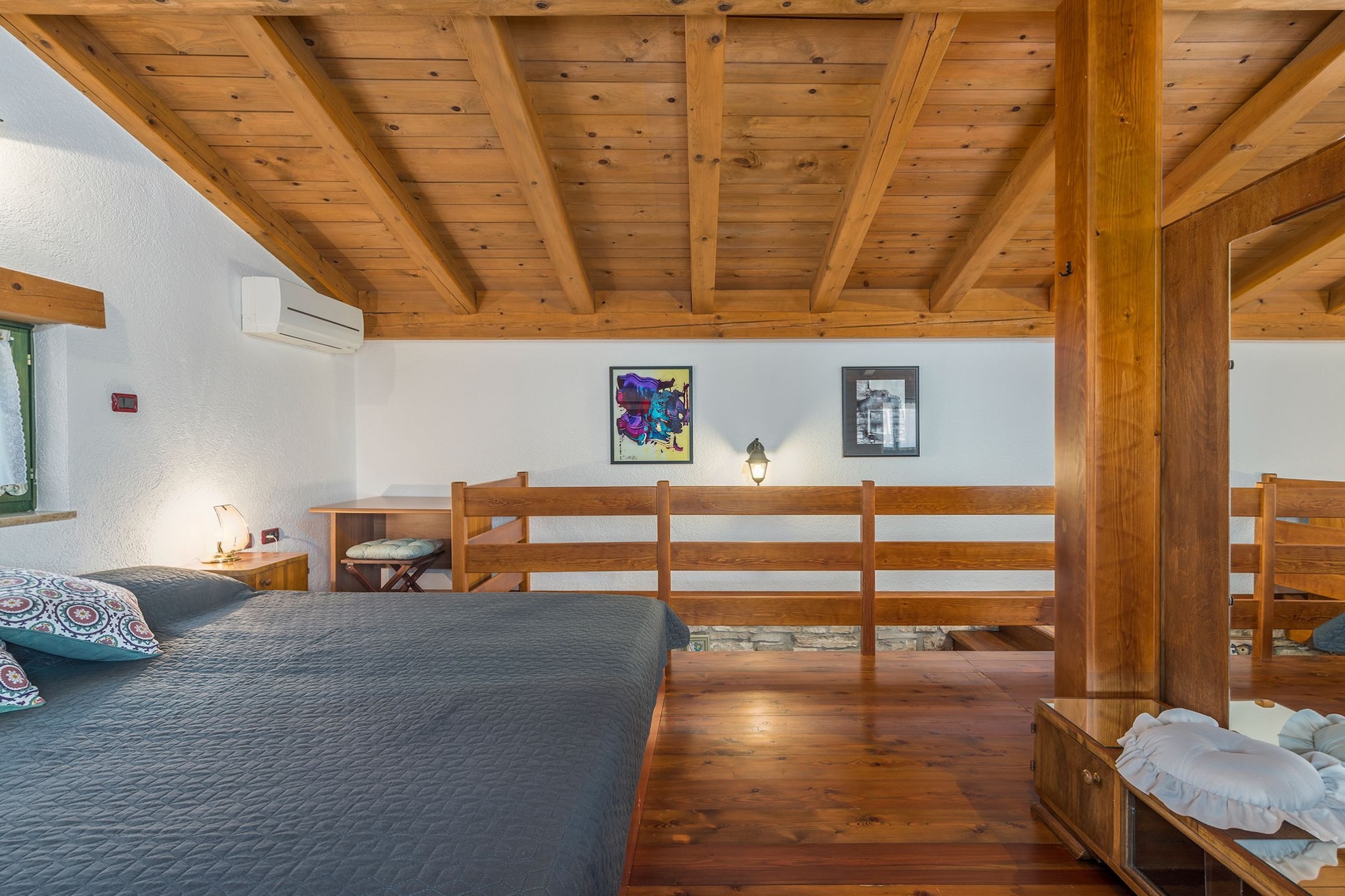 Rustical Stone House Kanfanar with Pool - Two Bedroom Holiday Home with Pool - Slaapkamer