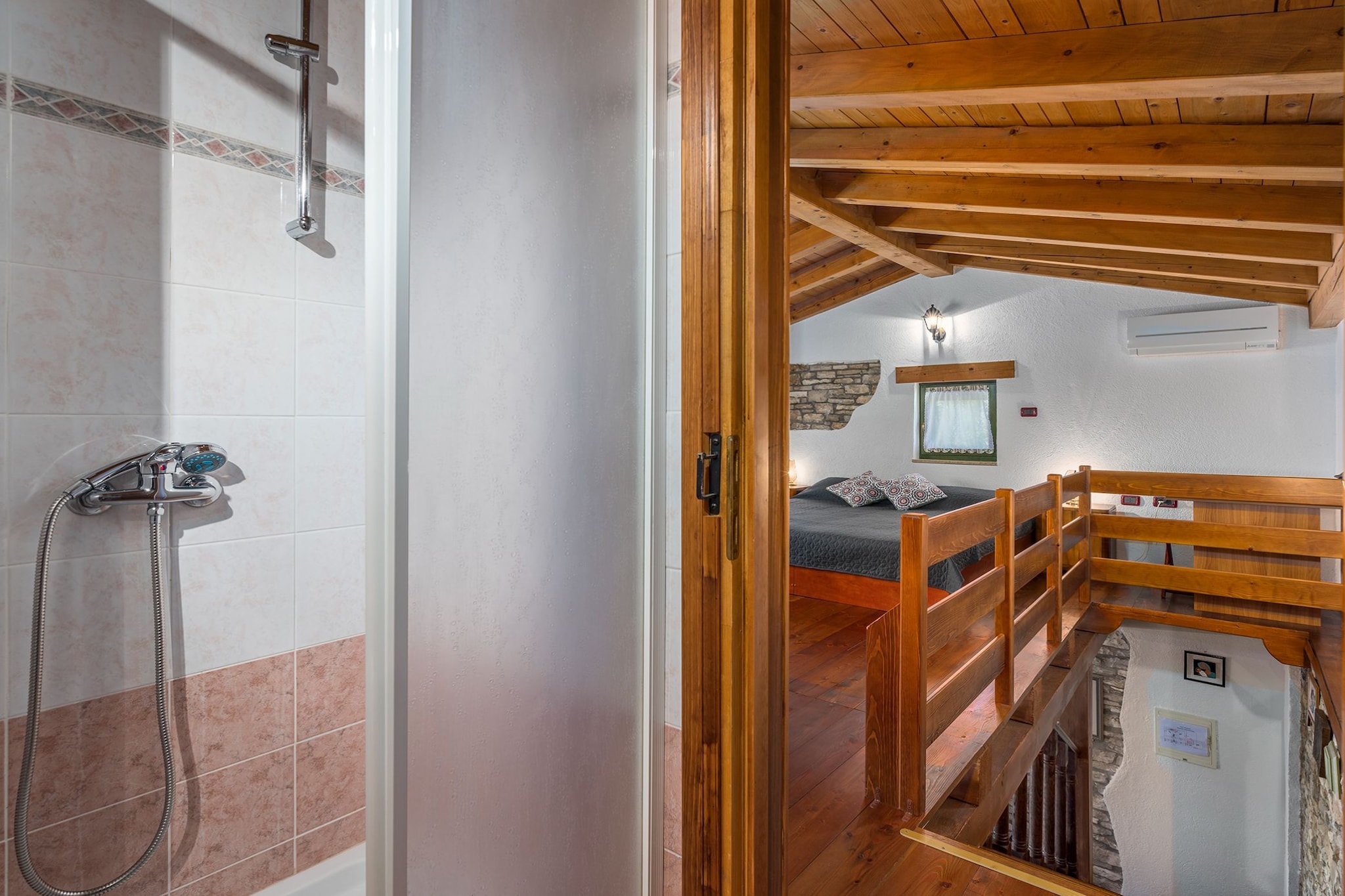 Rustical Stone House Kanfanar with Pool - Two Bedroom Holiday Home with Pool - Badkamer