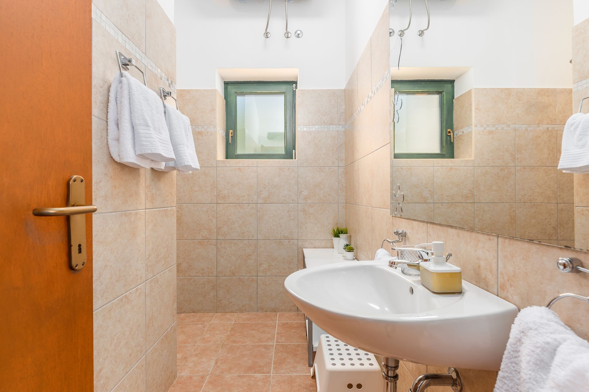 Rustical Stone House Kanfanar with Pool - Two Bedroom Holiday Home with Pool - Badkamer