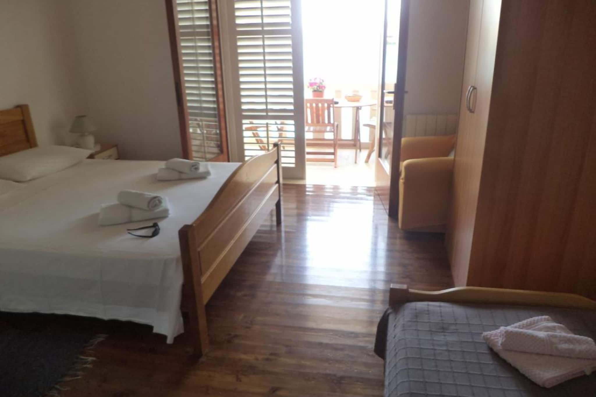 Studio Apartment with Terrace and Sea View  (2)