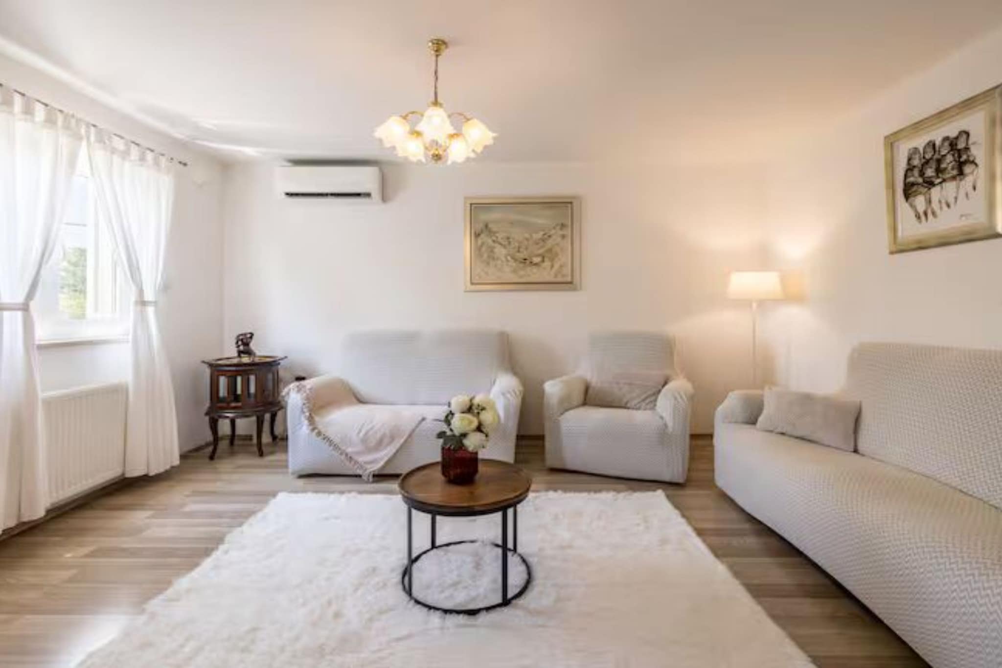 Villa Pax - Four Bedroom Villa with Outdoor Pool
