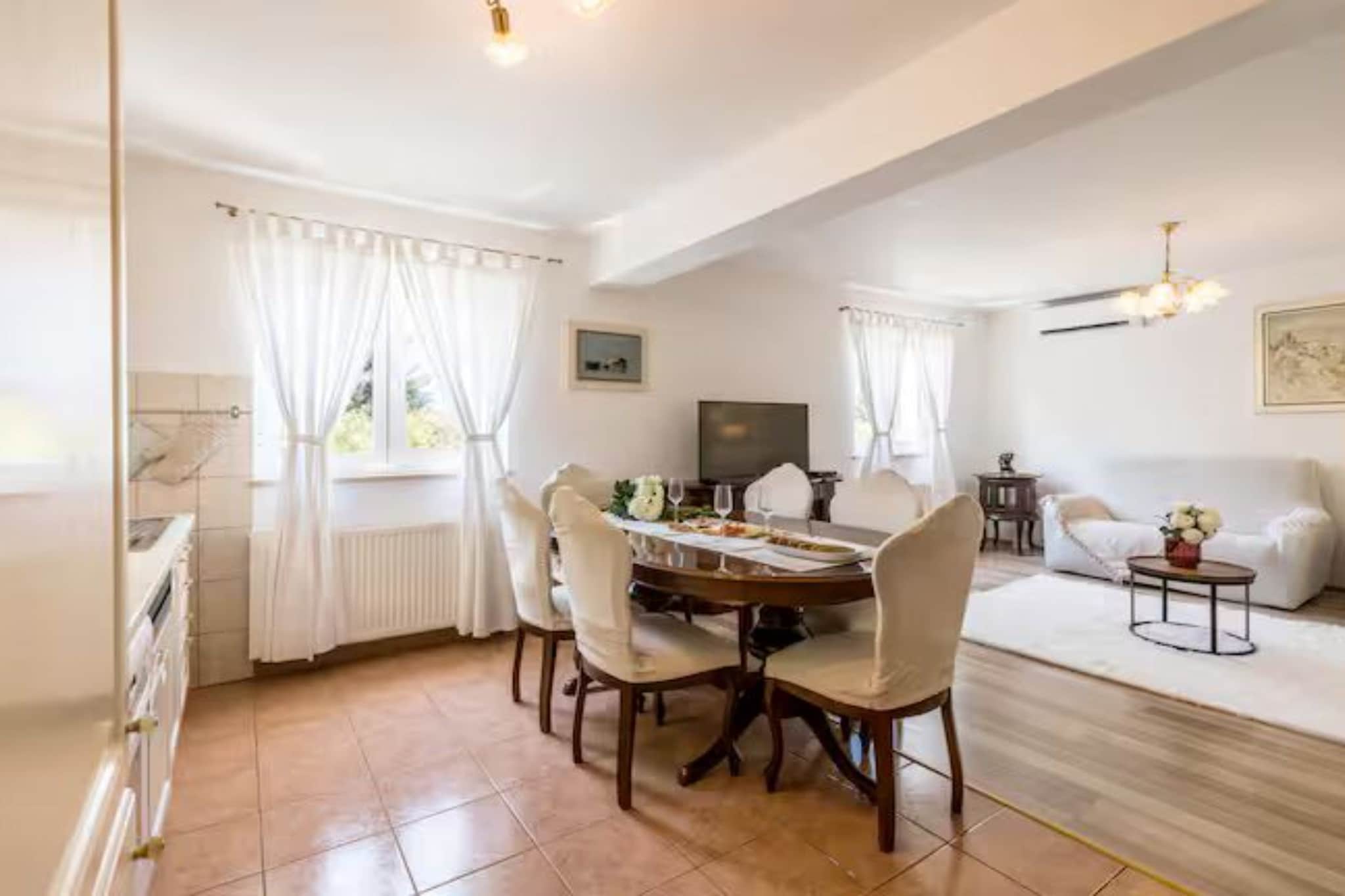 Villa Pax - Four Bedroom Villa with Outdoor Pool