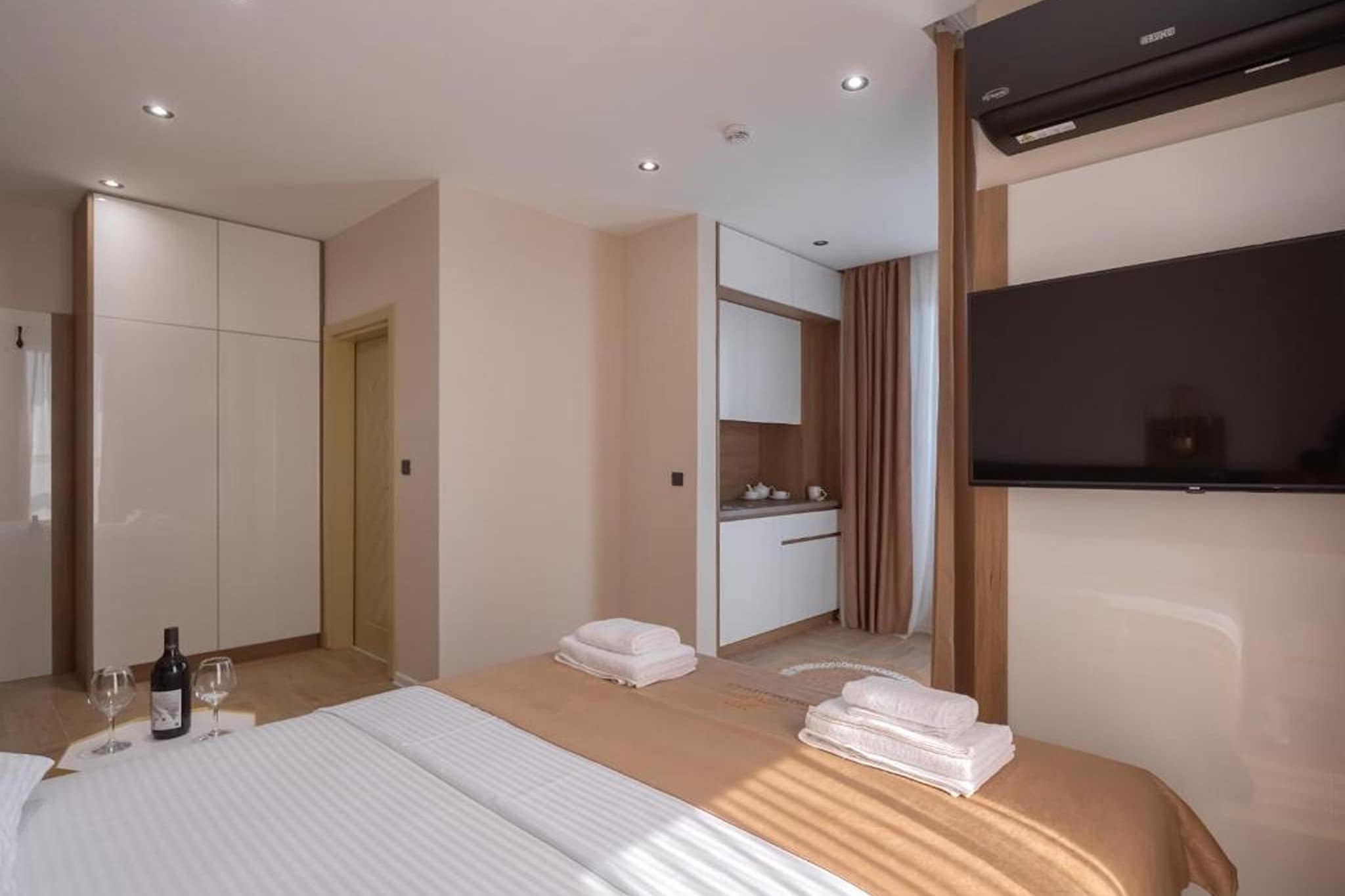 Hotel D'Iman - One Bedroom Suite with Sea View and Balcony (205) - Chambre