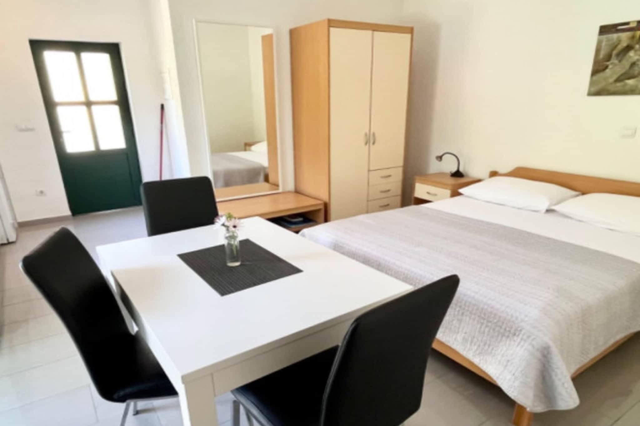 Paradise Apartments-Studio apartman with sea view and terrace 2 - Chambre