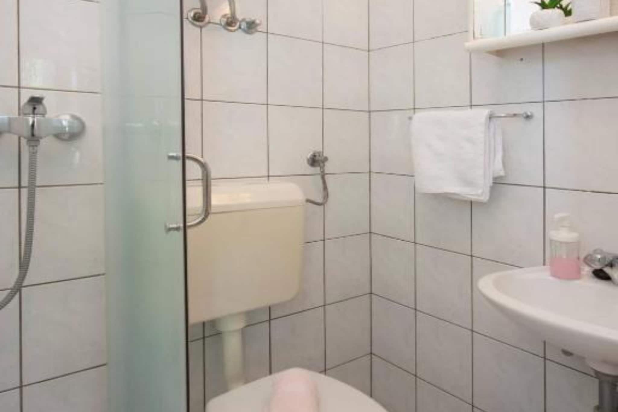 Guest House Stay & Smile Dolac Primošten - Studio with Terrace and Garden View - Badkamer