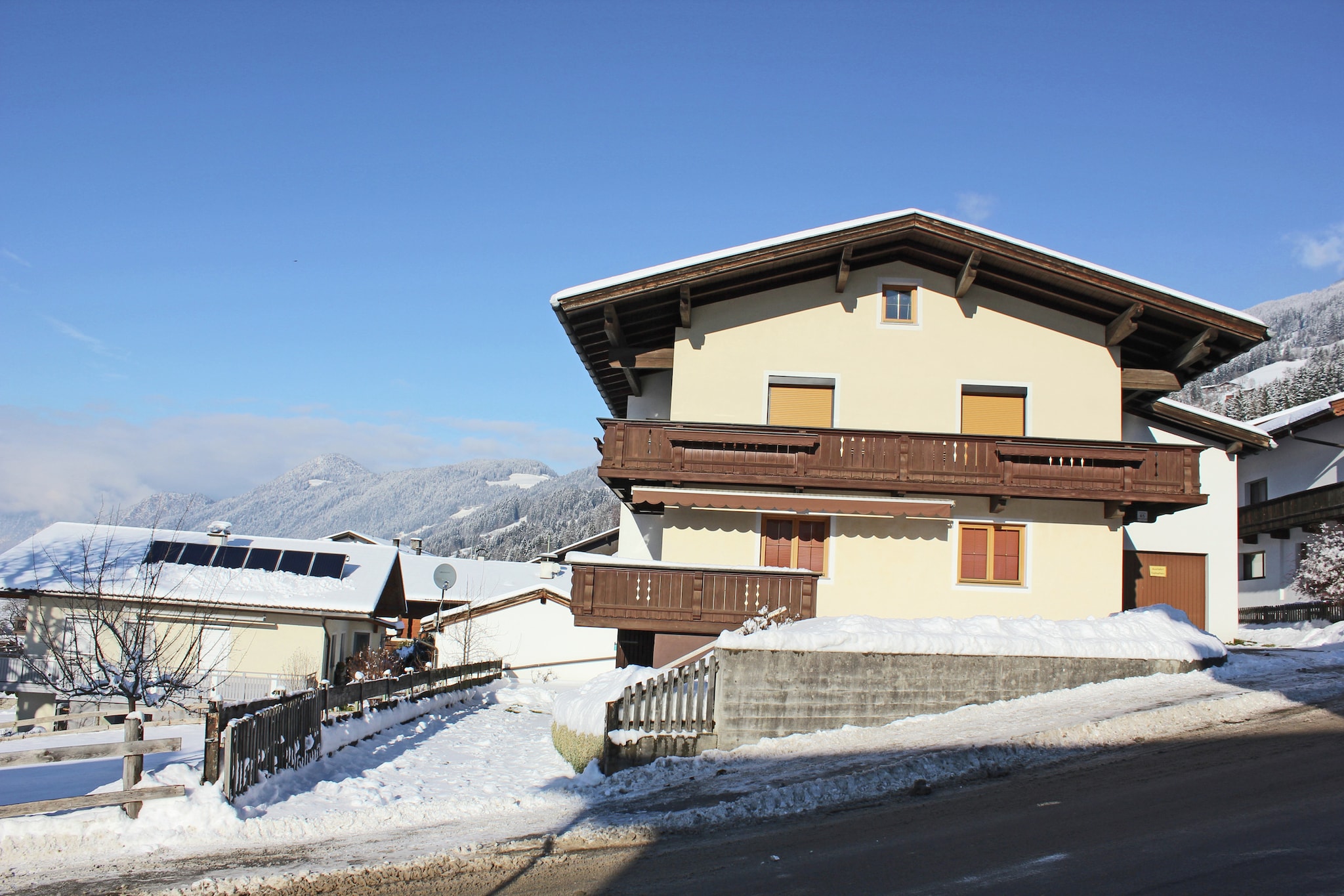 Apartment with balcony in Hart im Zillertaler