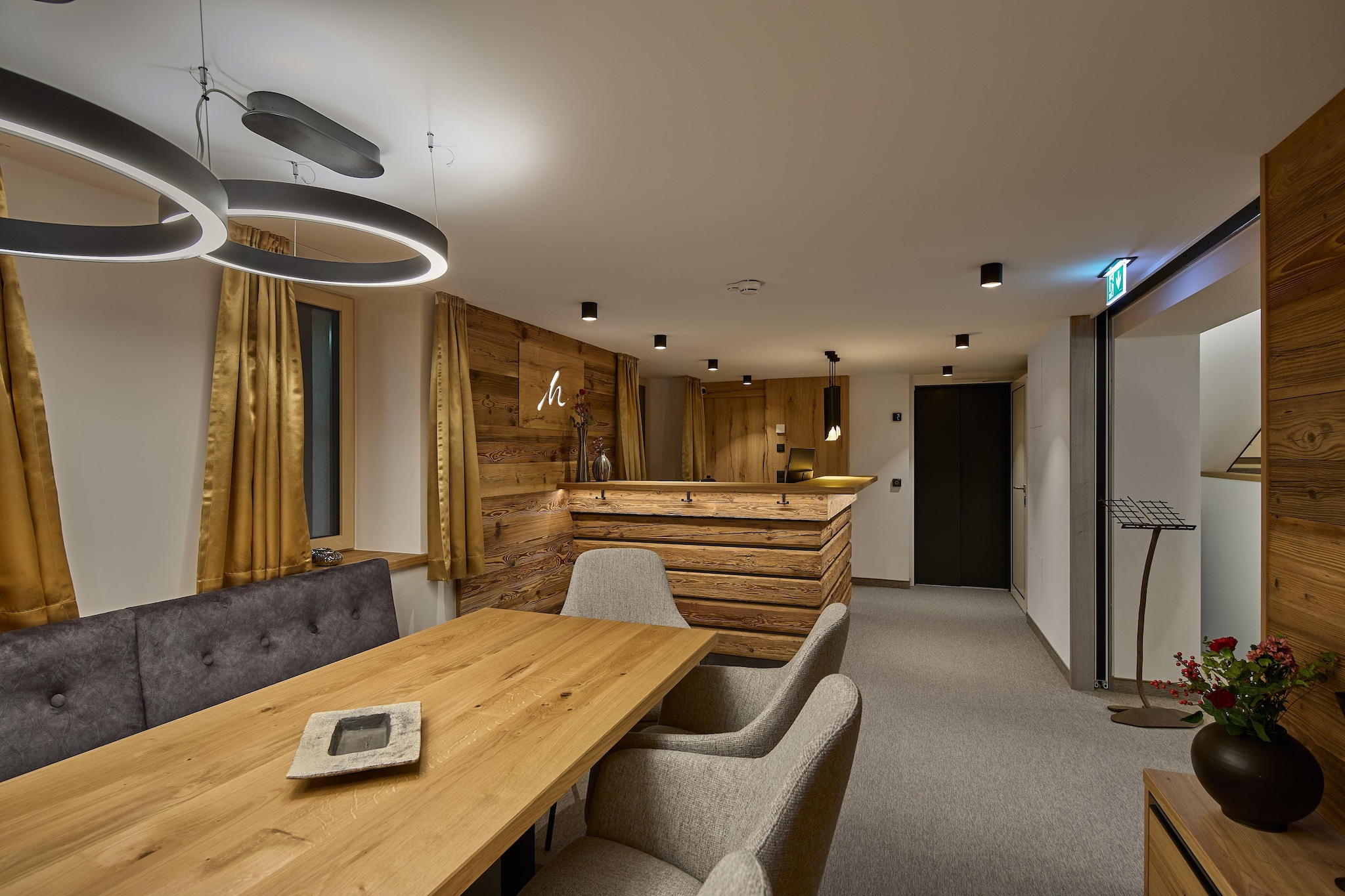 Die Monika M125 - Hall & reception