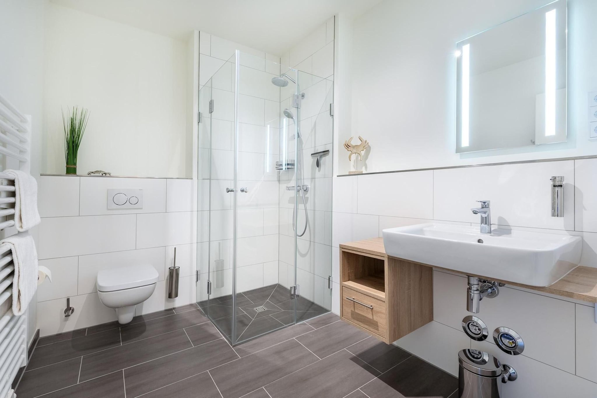 Godewindpark Travemünde Deluxe-Apartment 2.14 mit eigener e-Ladesäule, XL-Strandkorb und Hundefreundlich - Badkamer