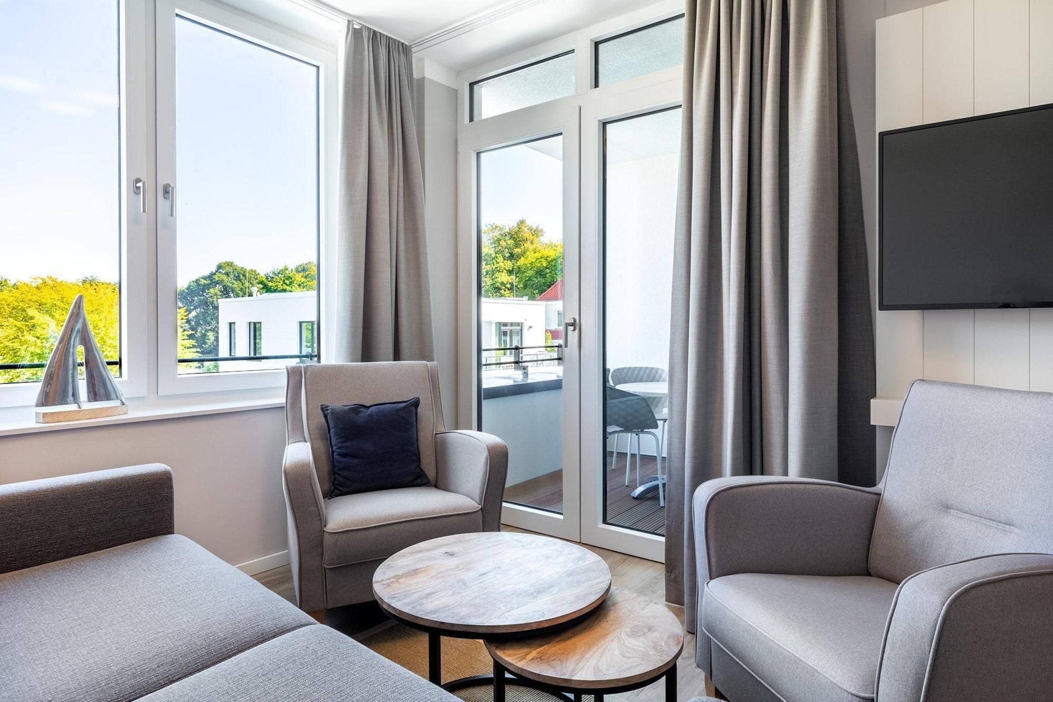 Godewindpark Travemünde Deluxe-Apartment 2.14 mit eigener e-Ladesäule, XL-Strandkorb und Hundefreundlich - Woonkamer