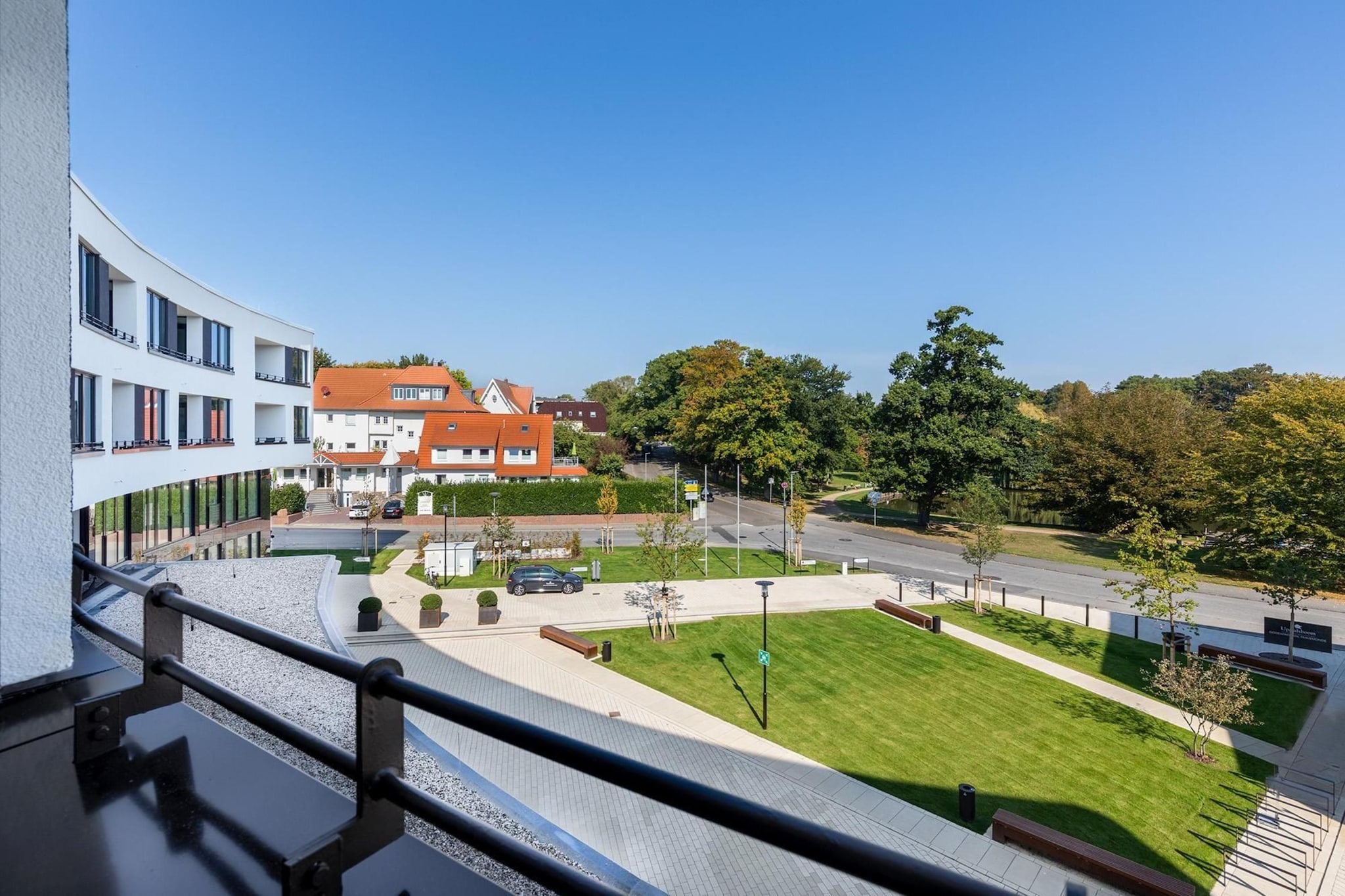 Godewindpark Travemünde Deluxe-Apartment 2.14 mit eigener e-Ladesäule, XL-Strandkorb und Hundefreundlich - Uitzicht zomer