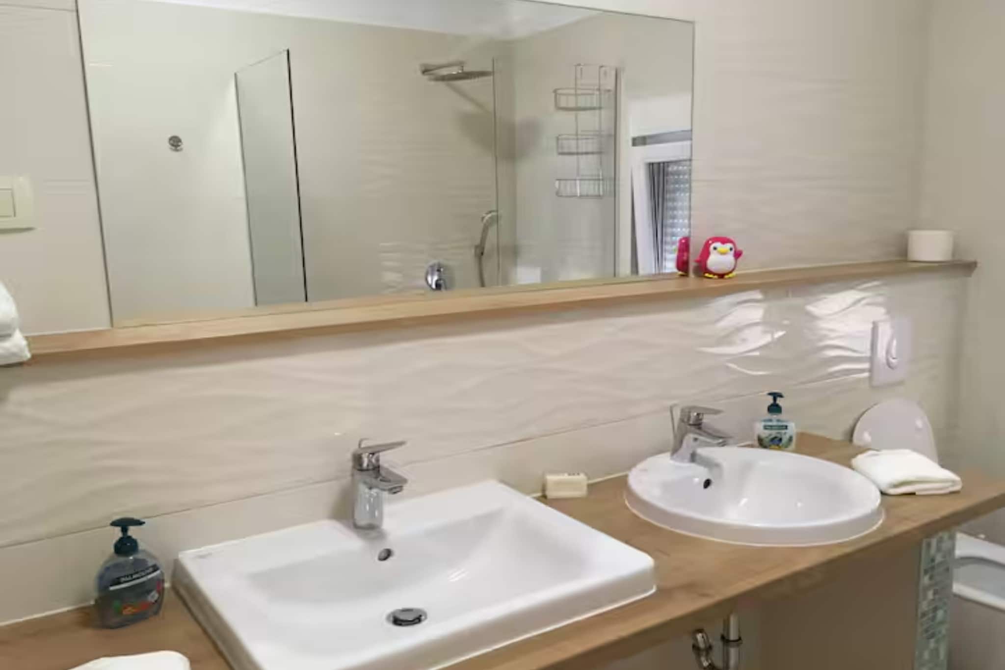 Olive Grove Apartment - Three Bedroom Apartment First floor - Badkamer