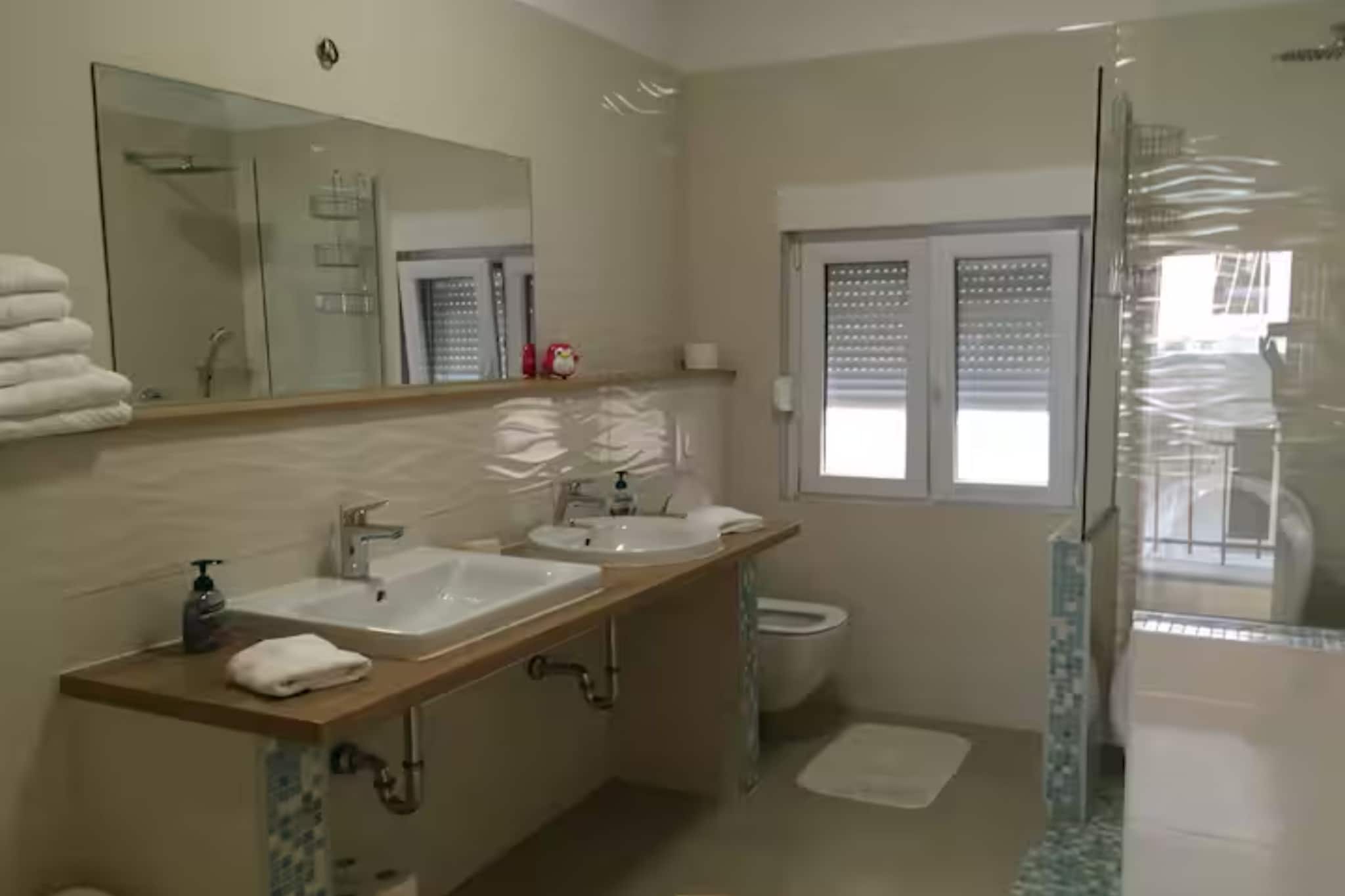 Olive Grove Apartment - Three Bedroom Apartment First floor - Badkamer