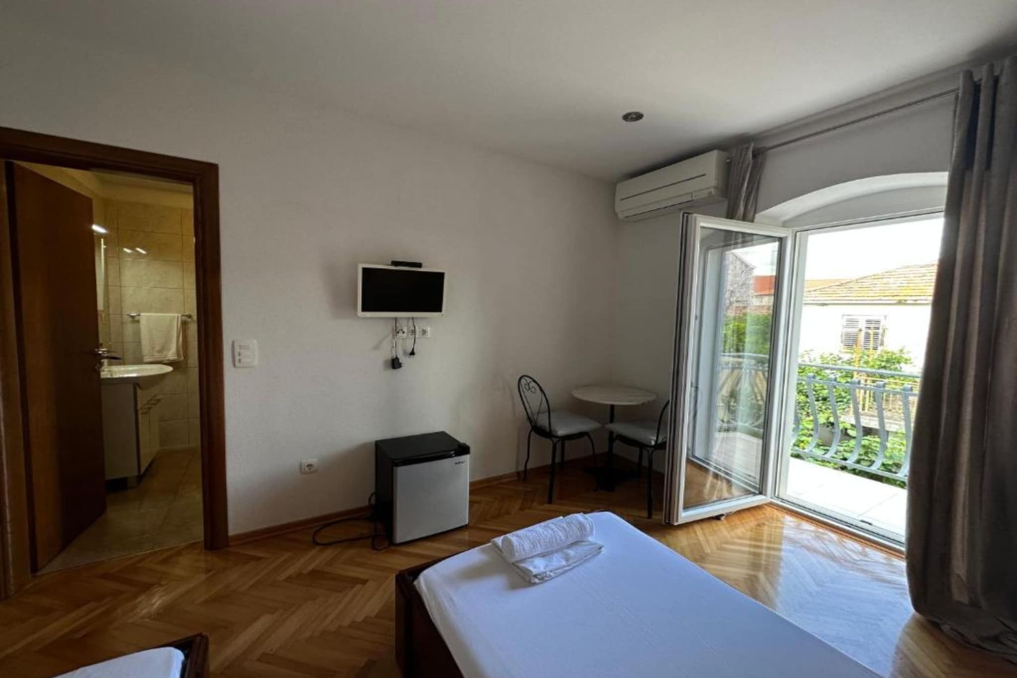 Villa Dante - Double Room 9 - Slaapkamer