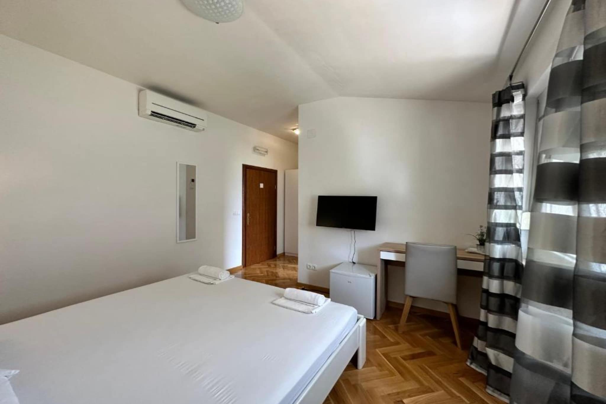 Villa Dante - Double Room 9 - Slaapkamer