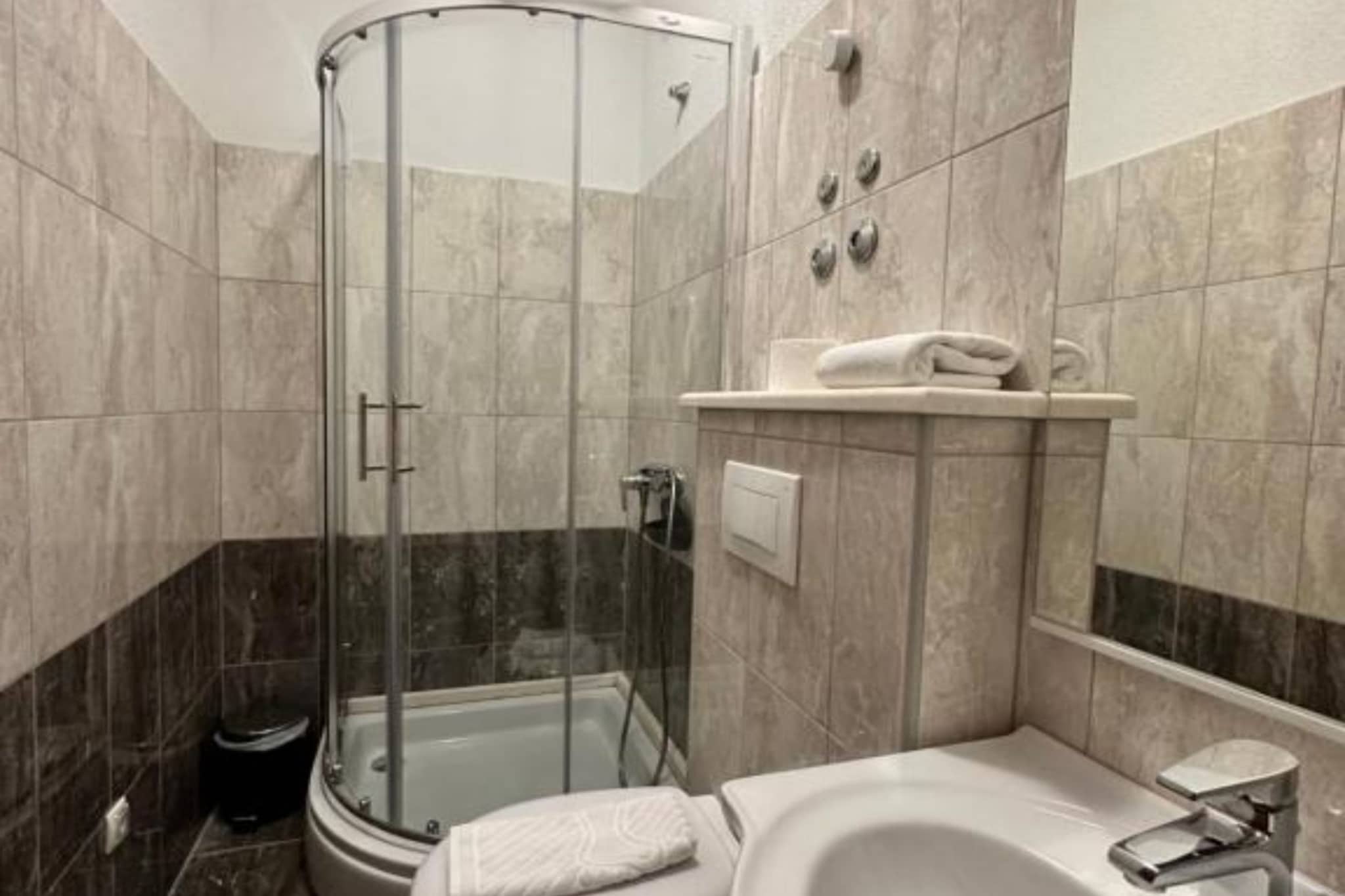 Villa Dante - Double Room 9 - Badkamer