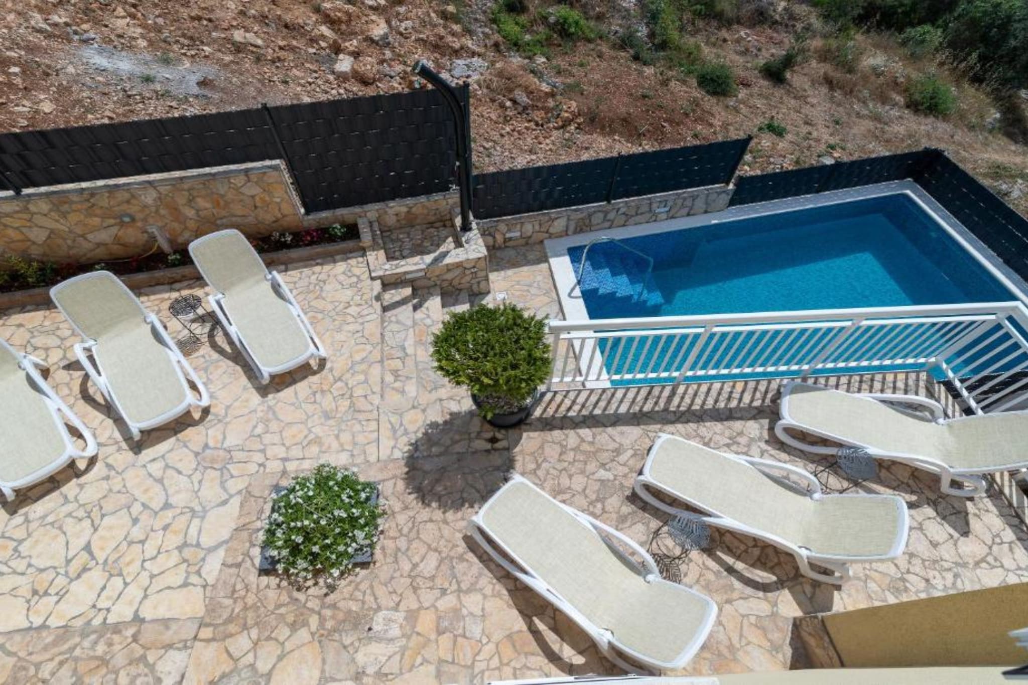 Two Bedroom Apartment with Terrace and Pool - Zwembad