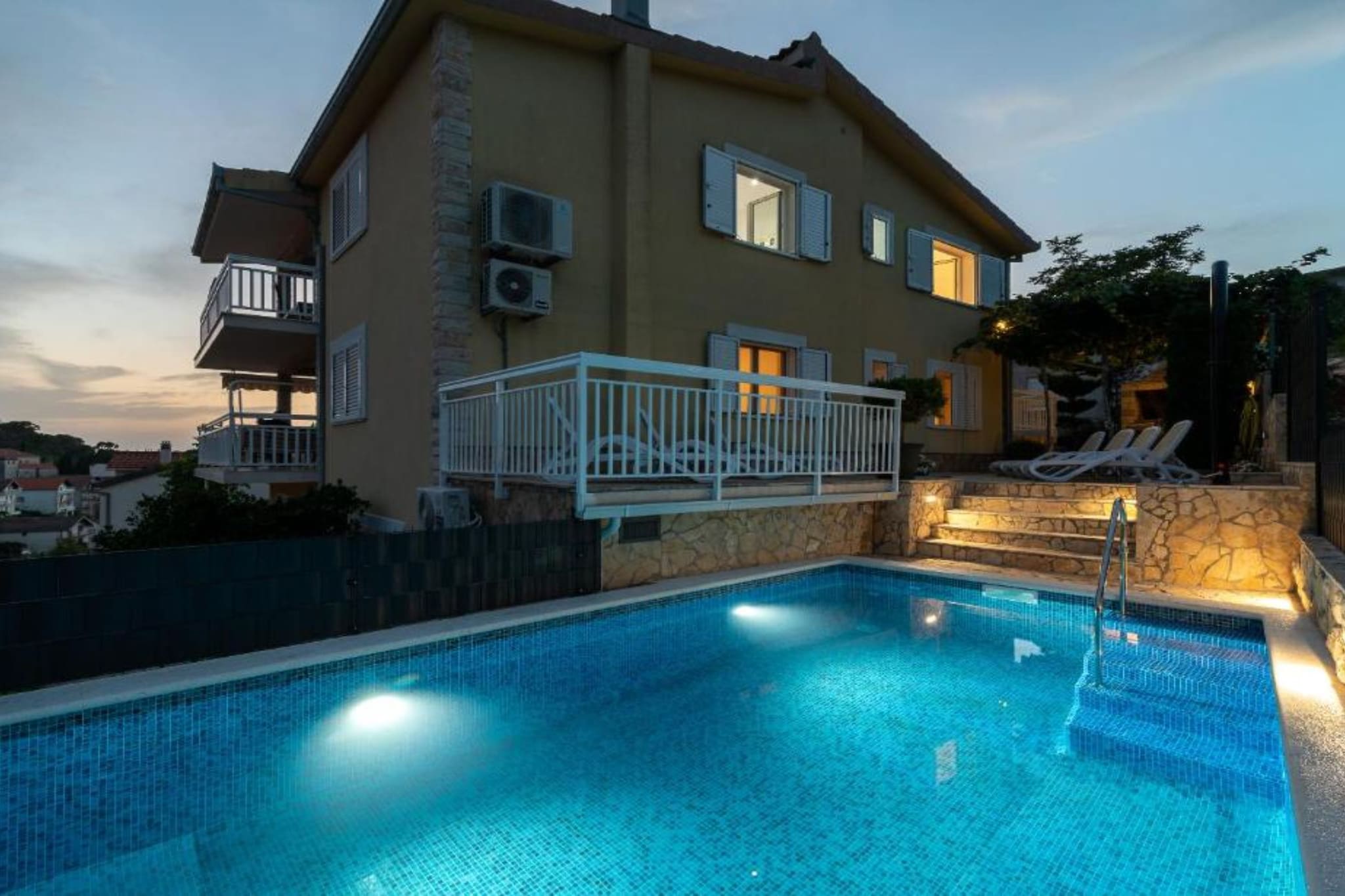 Two Bedroom Apartment with Terrace and Pool - Zwembad