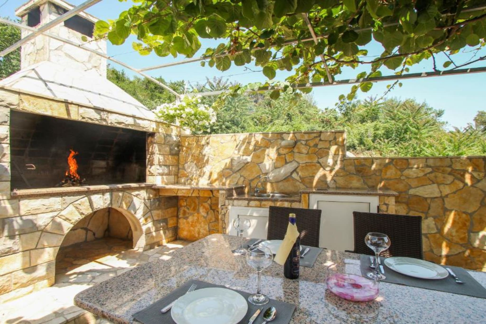 Two Bedroom Apartment with Terrace and Pool - Faciliteiten
