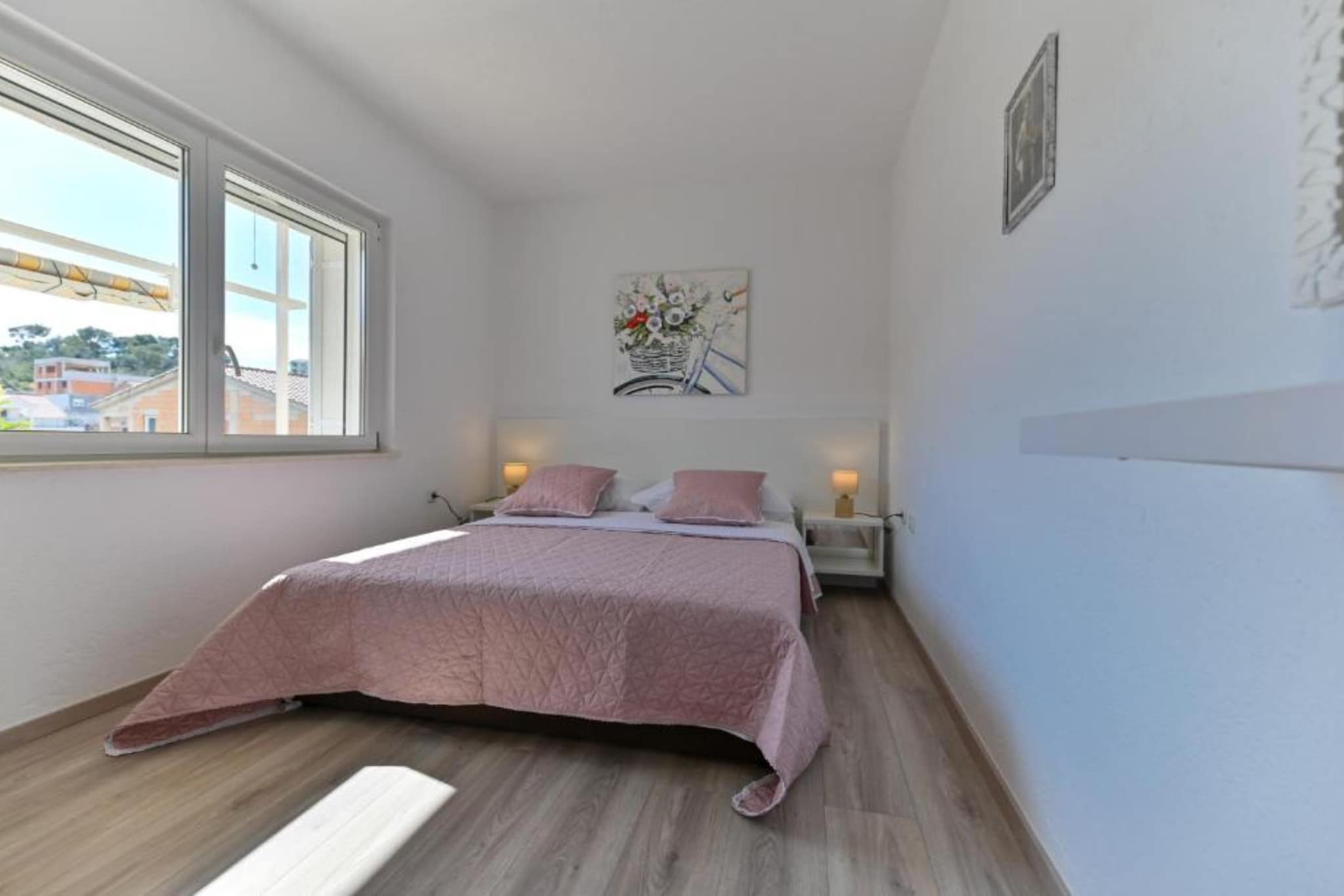 Two Bedroom Apartment with Terrace and Pool - Slaapkamer