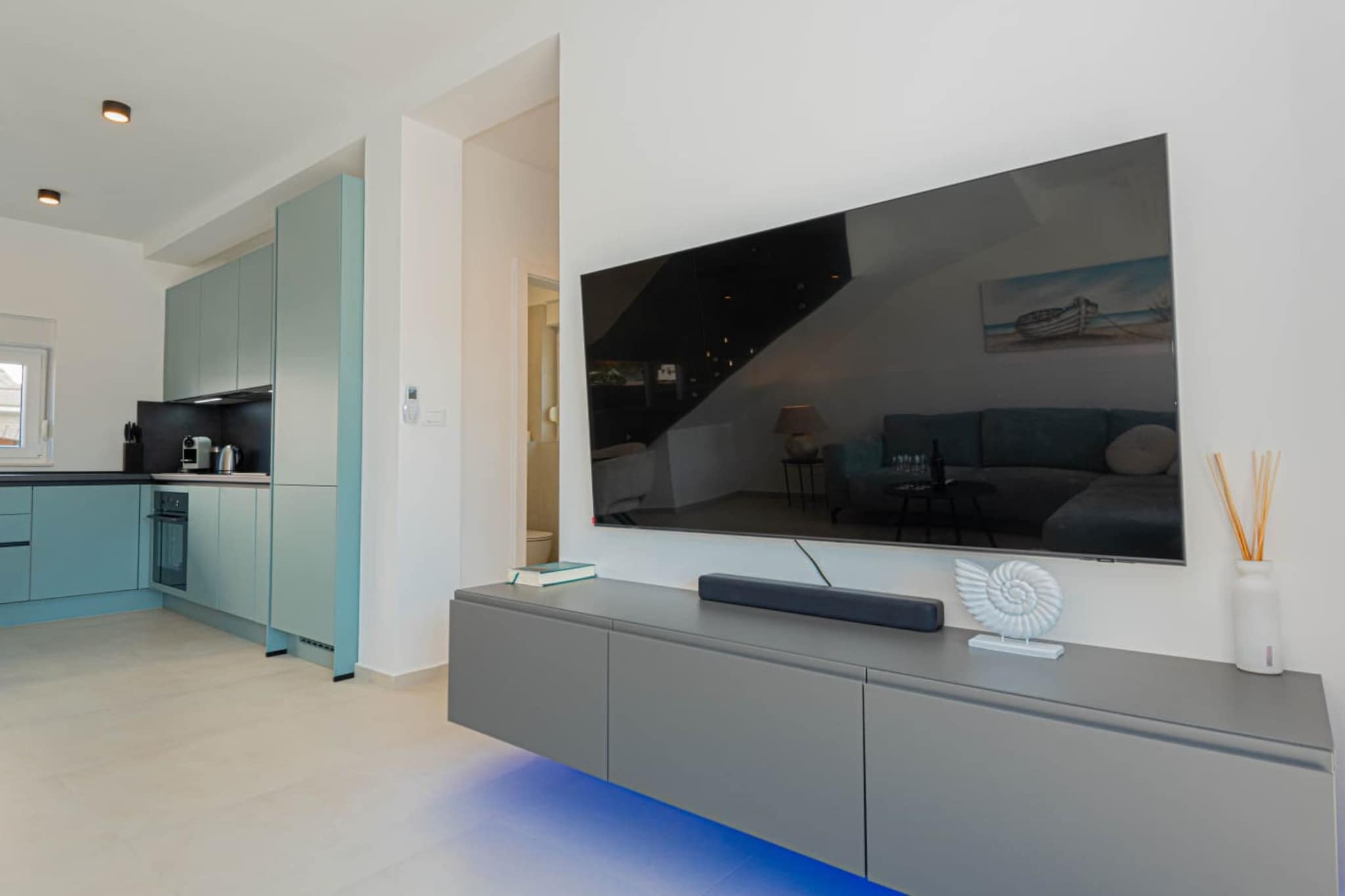 Villa Pomalo - Three Bedroom Villa with Outdoor Swimming Pool
