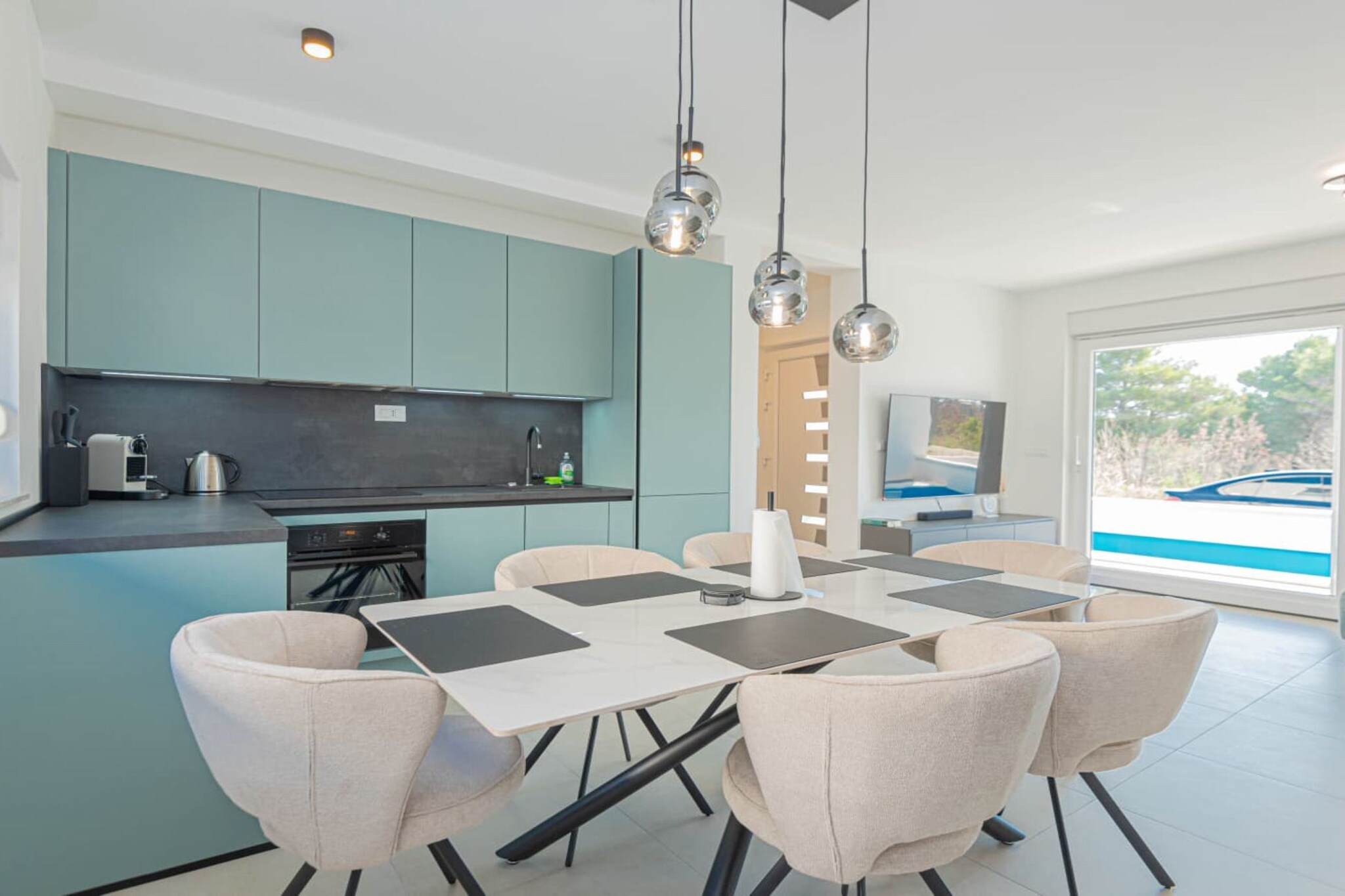 Villa Pomalo - Three Bedroom Villa with Outdoor Swimming Pool - Dining room