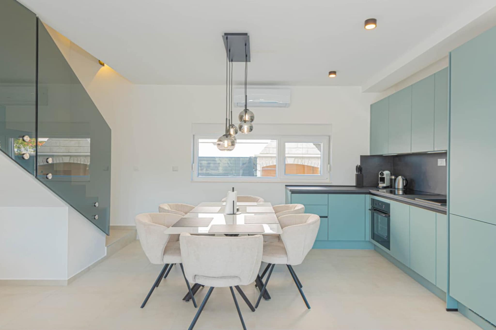 Villa Pomalo - Three Bedroom Villa with Outdoor Swimming Pool - Dining room
