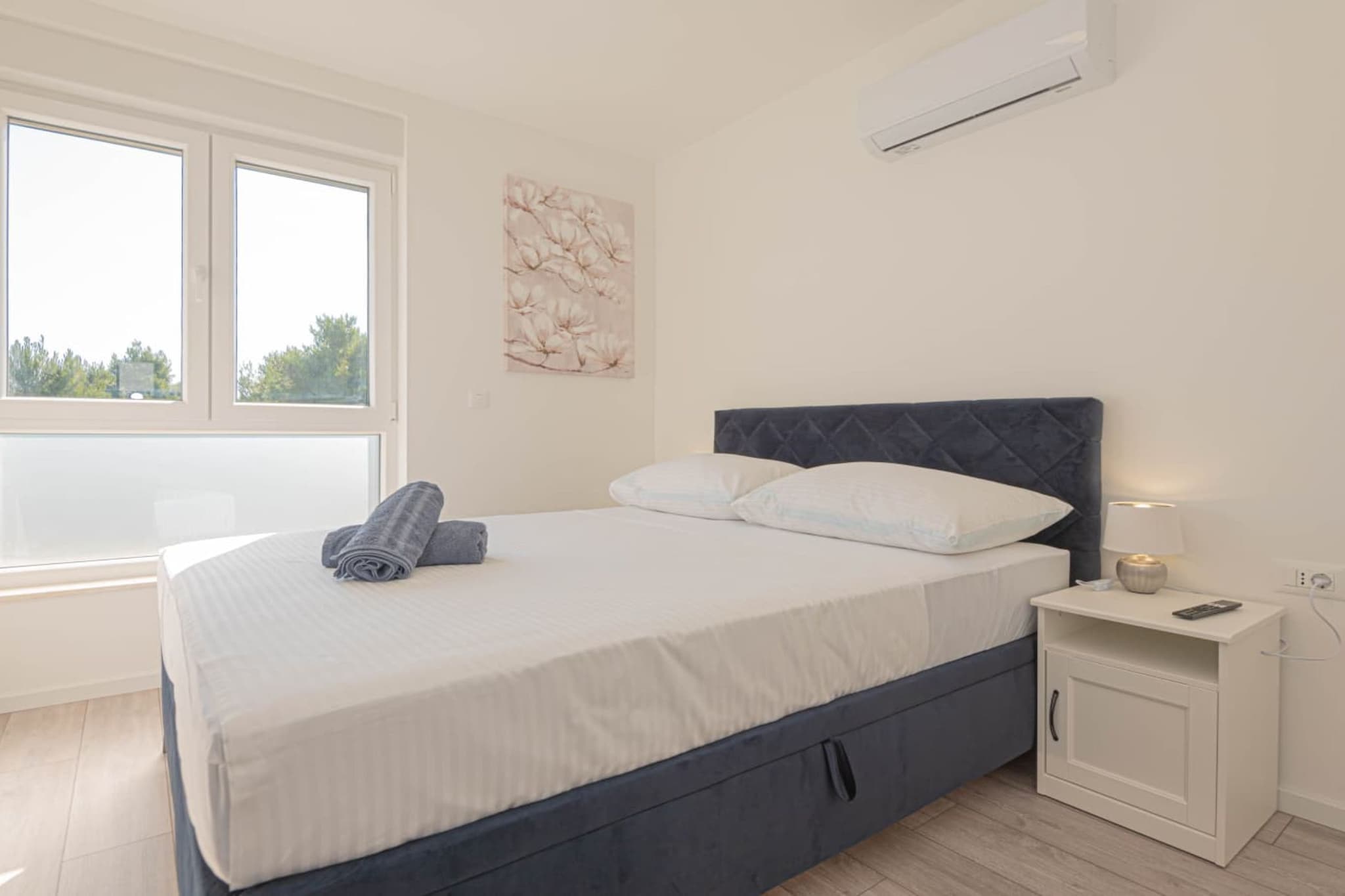Villa Pomalo - Three Bedroom Villa with Outdoor Swimming Pool - Bedroom