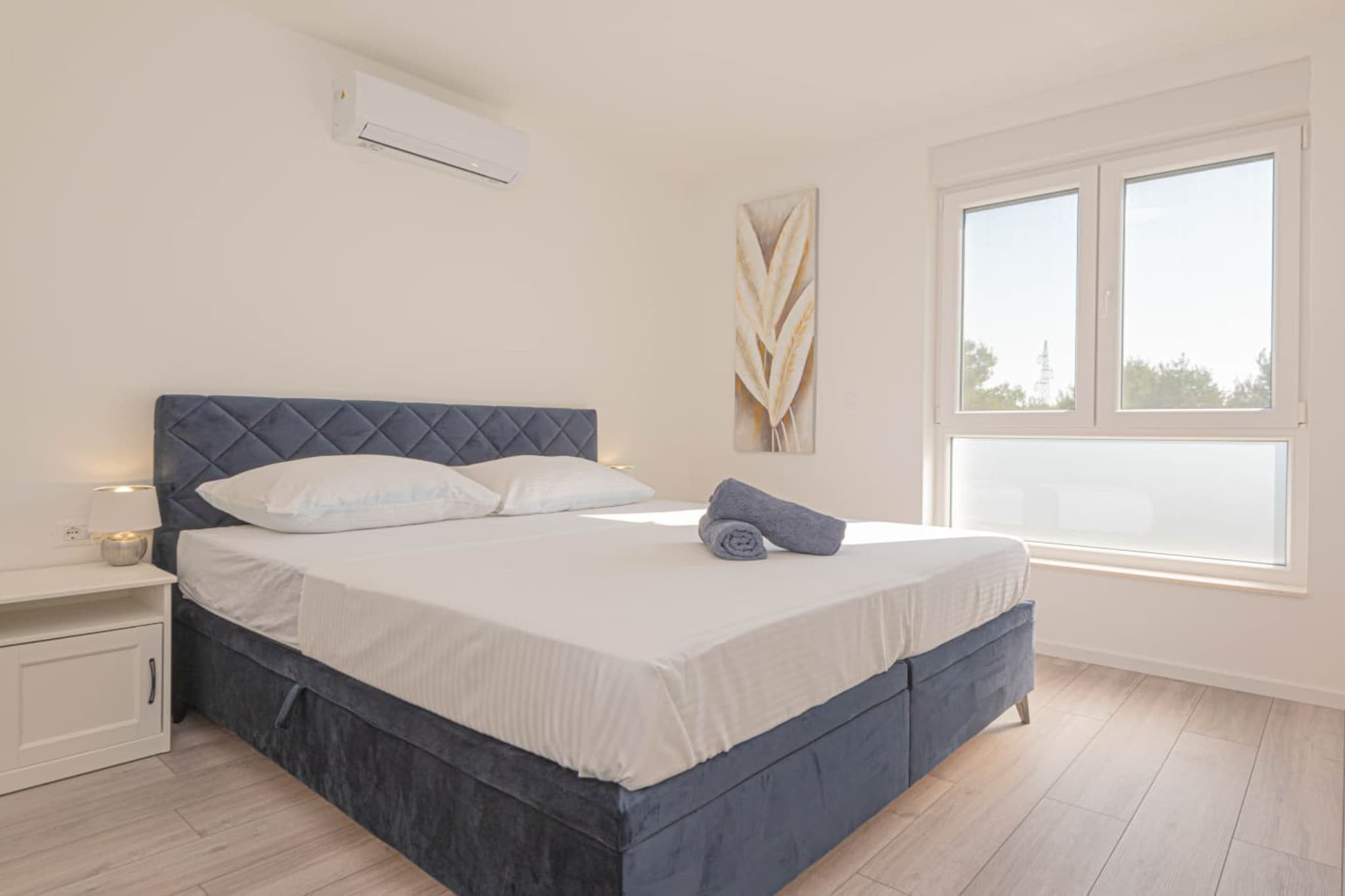 Villa Pomalo - Three Bedroom Villa with Outdoor Swimming Pool - Bedroom