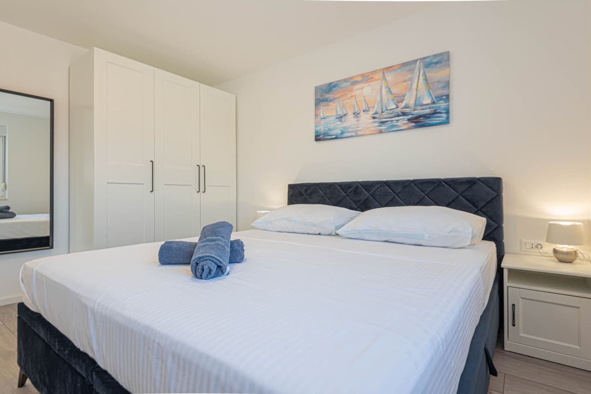 Villa Pomalo - Three Bedroom Villa with Outdoor Swimming Pool - Bedroom